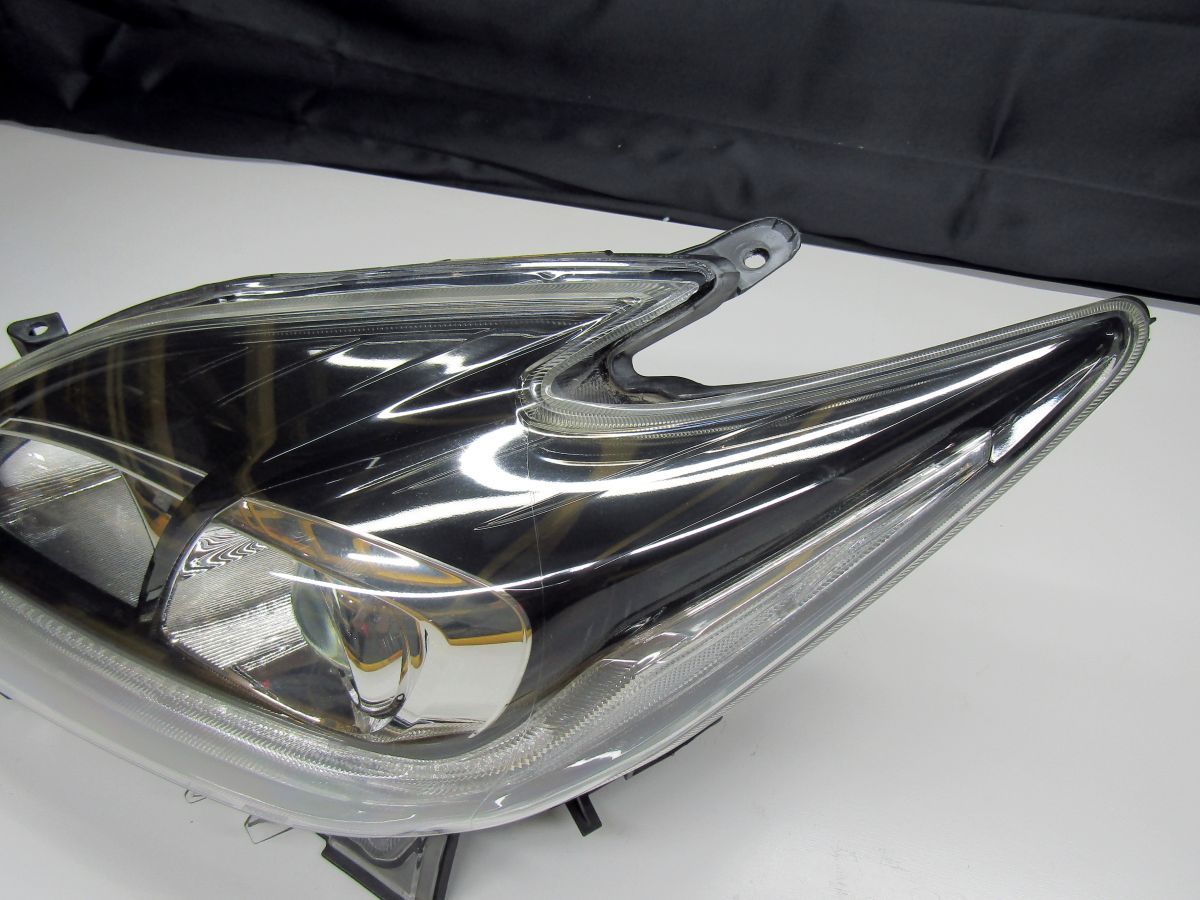 シャノル様　プリウス ZVW30 後期 左ヘッドライトHID 部品番号47-52 シャノル様 プリウス ZVW30 後期 左ヘッドライトHID 部品番号47