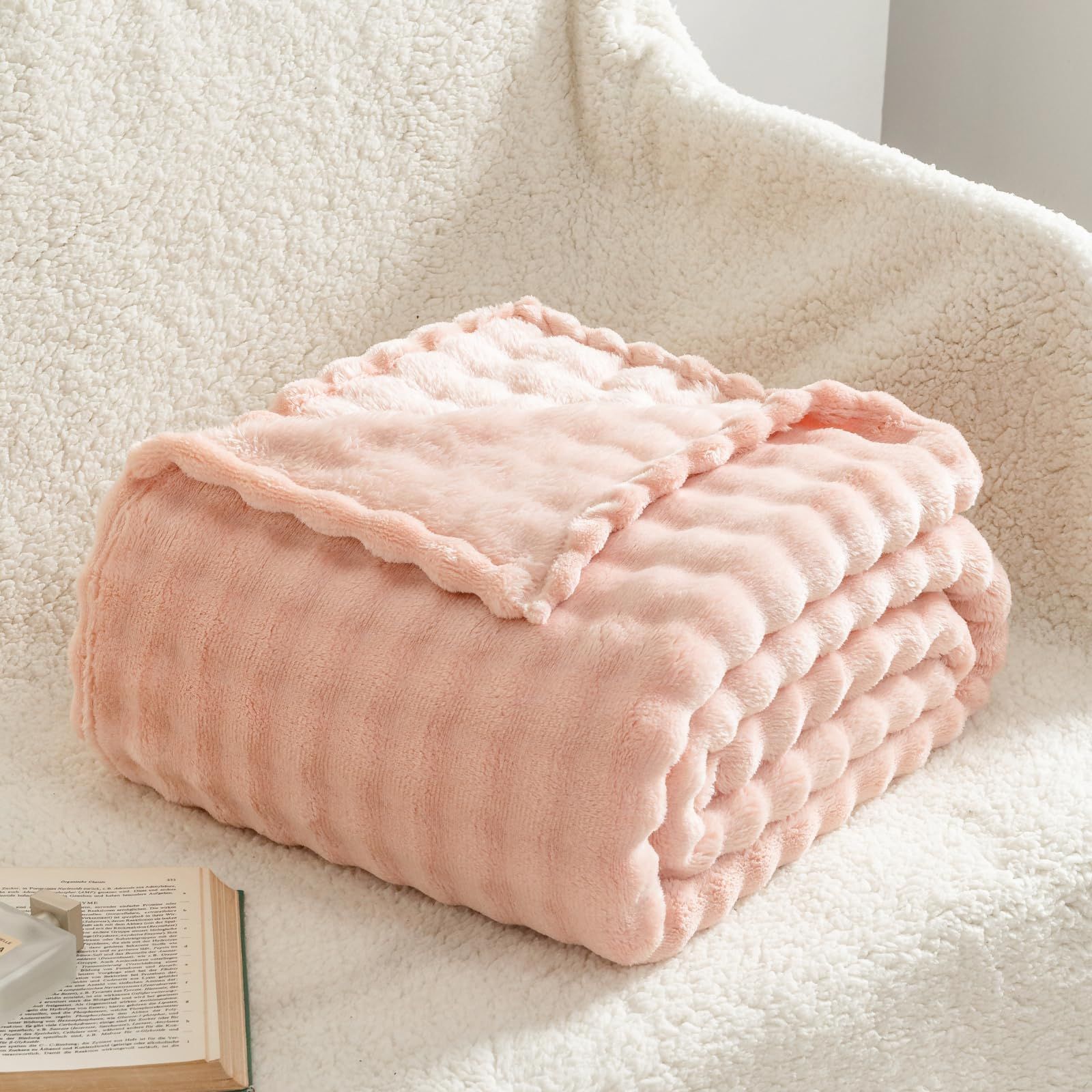 Giorgio Valentino 花柄フリース毛布 ベージュ　黄色 Giorgio Valentino 花柄フリース毛布 ベージュ 黄色 - メルカリ