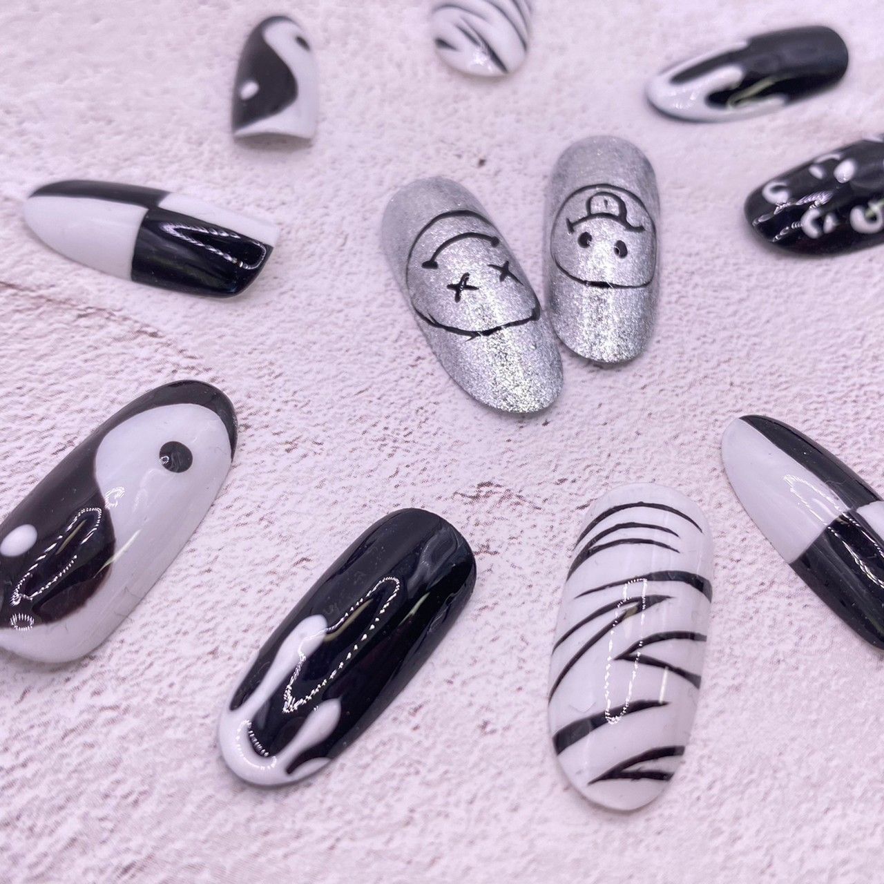 翌日発送 送料無料 ネイルチップ モノトーン 個性派ネイル ニュアンス  