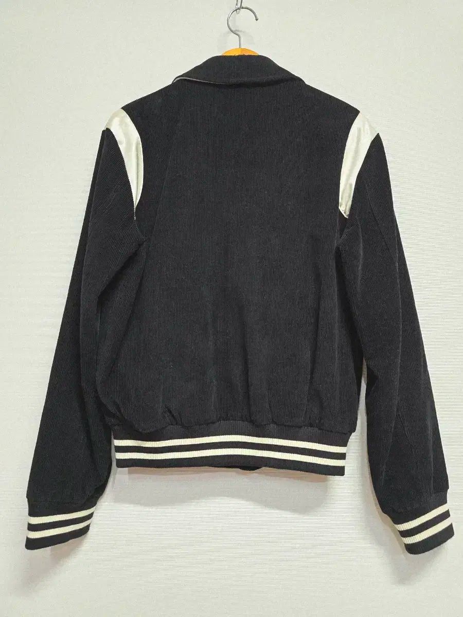 ブラック スタジャン