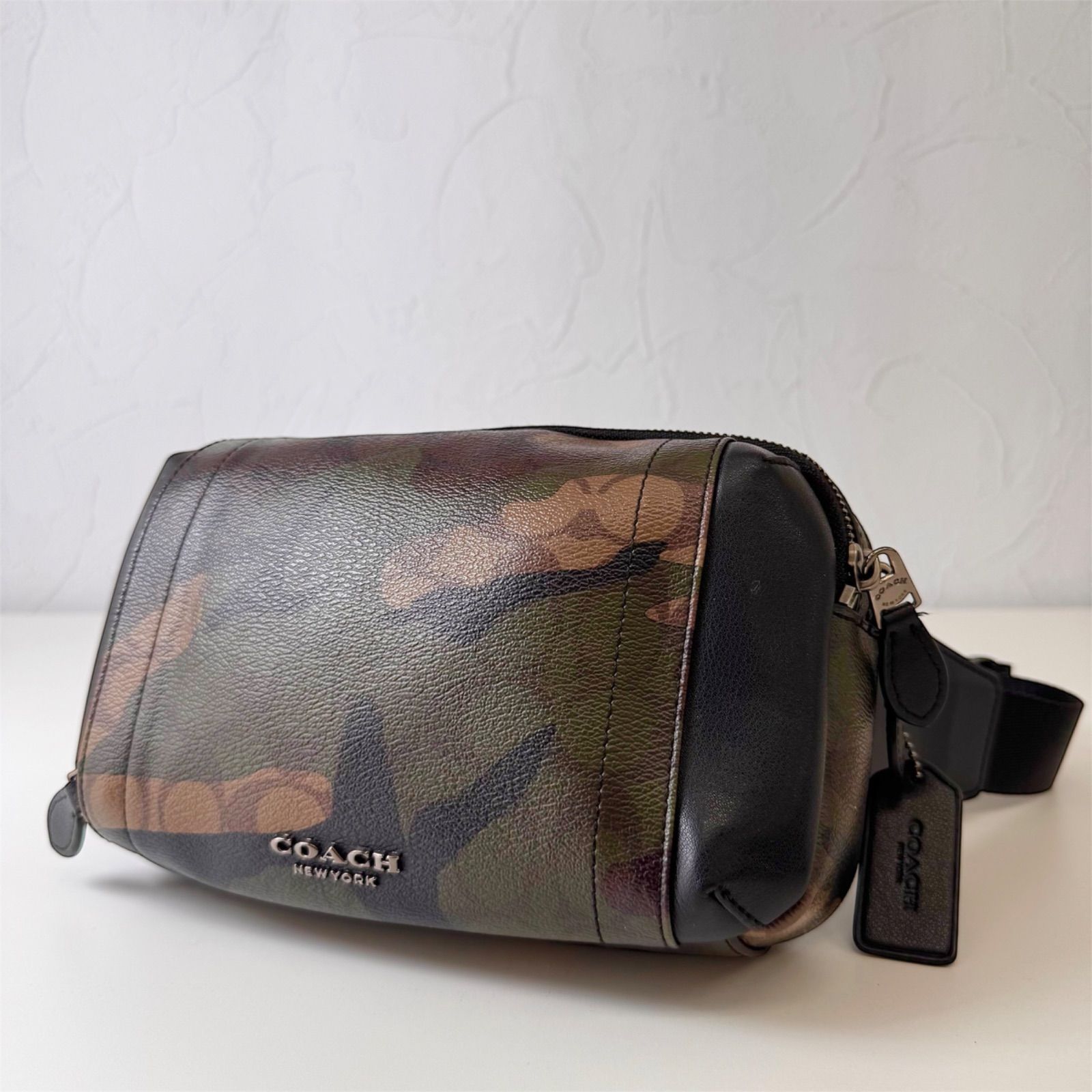 【希少・美品】　COACHコーチ　カモフラ　ウエストバッグ　ボディバッグ　保存袋 希少 カモフラ柄 コーチ COACH ボディバッグ 斜め掛けの2WAY仕様