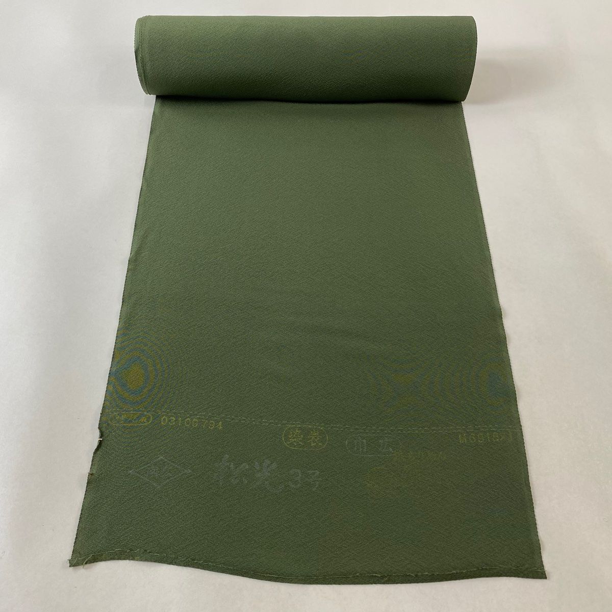 大注目 反物 メルカリ - 【中古】 正絹 緑 縮緬 色無地 秀品 着物・浴衣