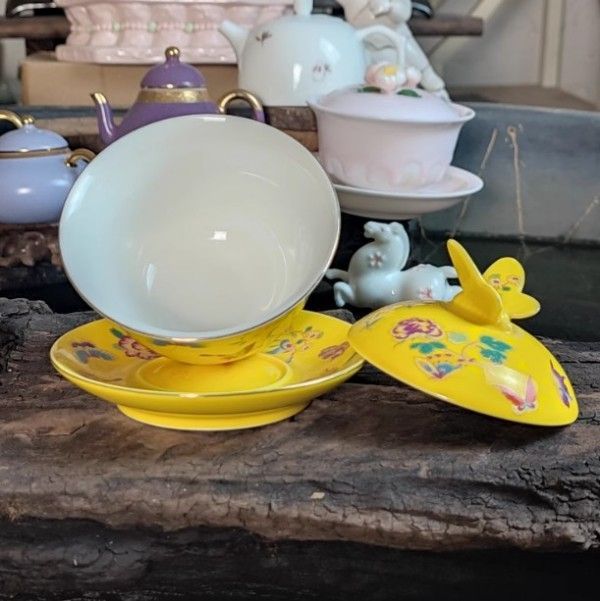 新品】 黄色琺瑯彩 蝶恋花三才蓋碗 中国茶器 景徳鎮 蓋付き茶器