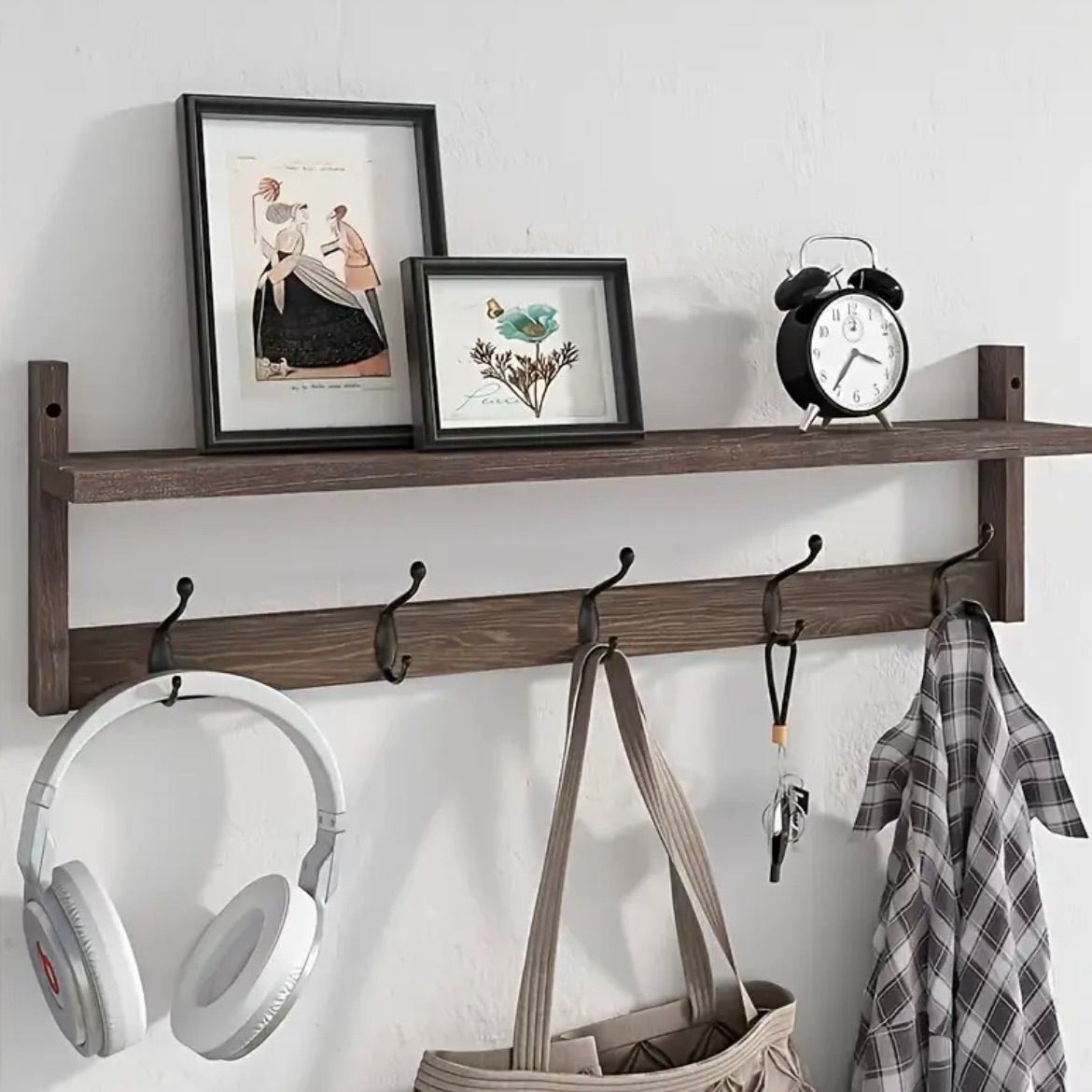 シェルフ 壁掛け棚 吊り下げフック付き エレガントデザイン 家庭用収納棚 整理整頓用 ウォールシェルフ ホームデコ モダンインテリア ナチュラルウッド リビングルーム キッチン 寝室用 飾り棚 吊り棚 ディスプレイ収納 スタイリッシュ ウォールラック