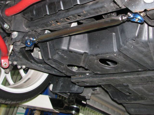 剛性 E26系 NV350キャラバン フロント 用ロアアームバー カワイ製作所製 BRIGHTFACE_UK