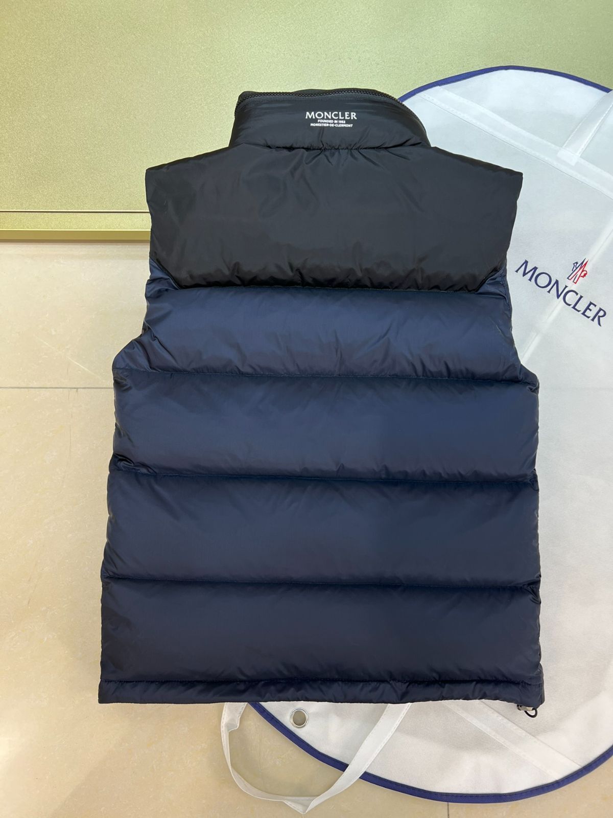 【MONCLER】Bost ベスト ジレ テディ素材 クラシック MONCLER モンクレール ダウンベスト レディース ロゴ ベスト