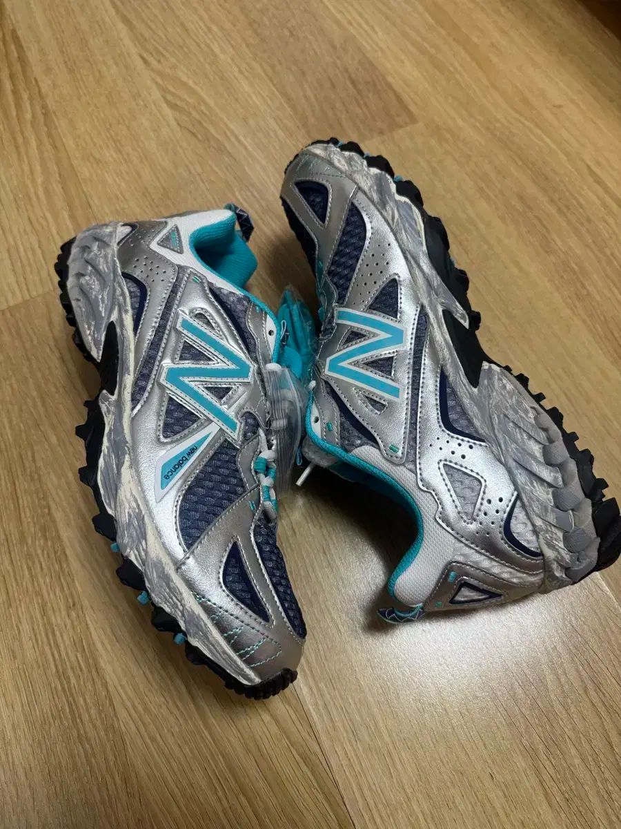 280 New Balance ニューバランス ML610 メタリック シルバー