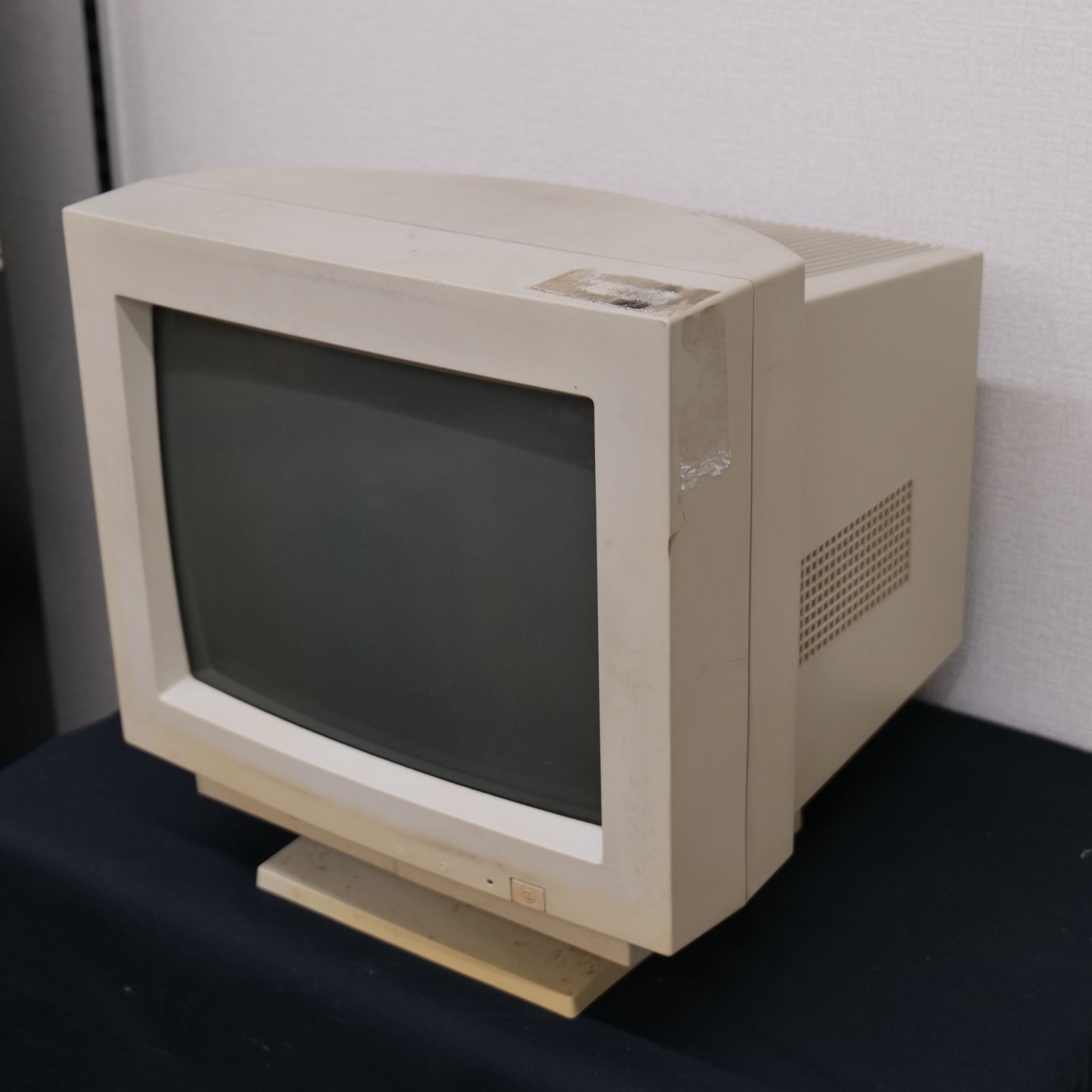 Apple ブラウン管モニタ M2978 065 - メルカリ