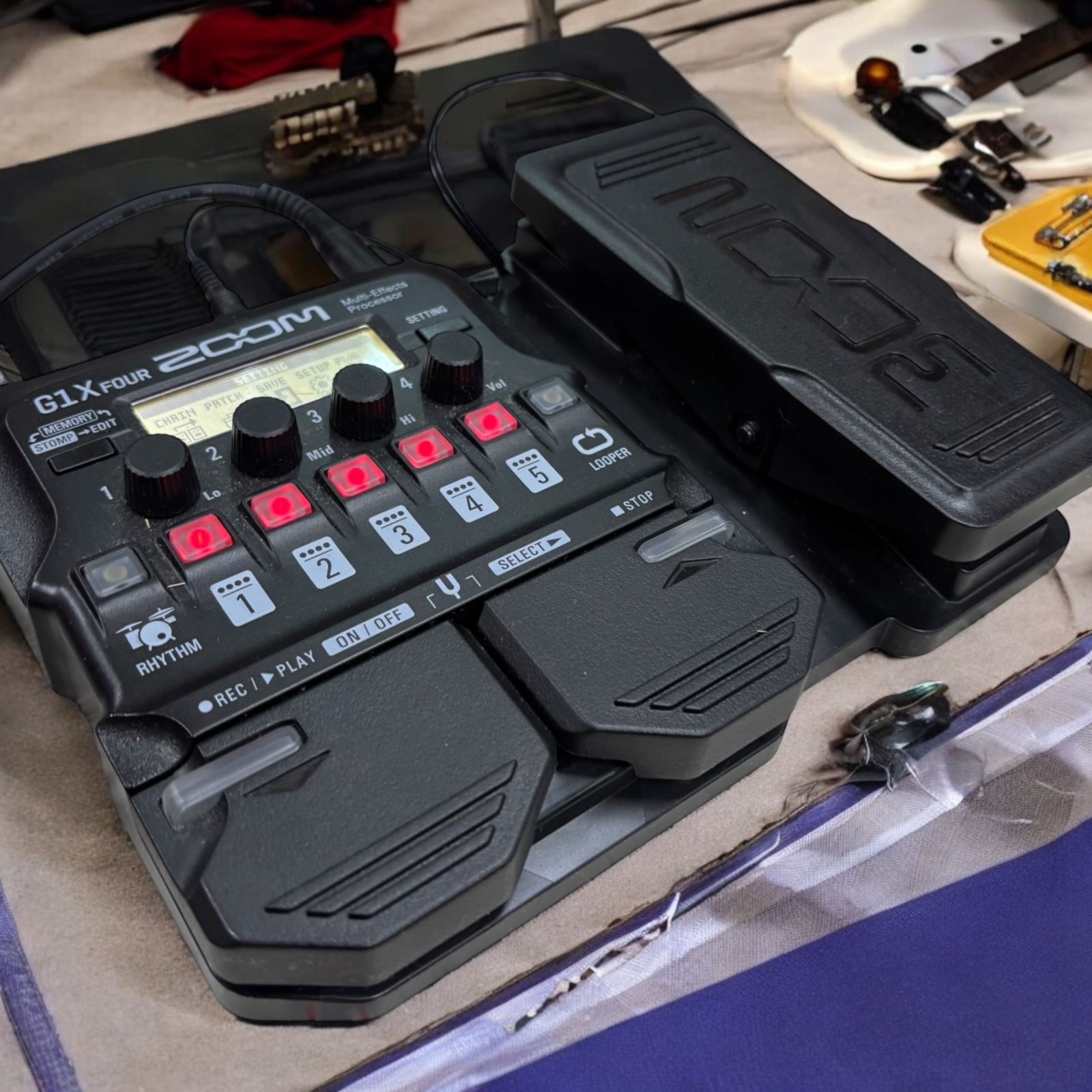 ZOOM G1X FOUR マルチエフェクトプロセッサー 【アンパンマン様専用