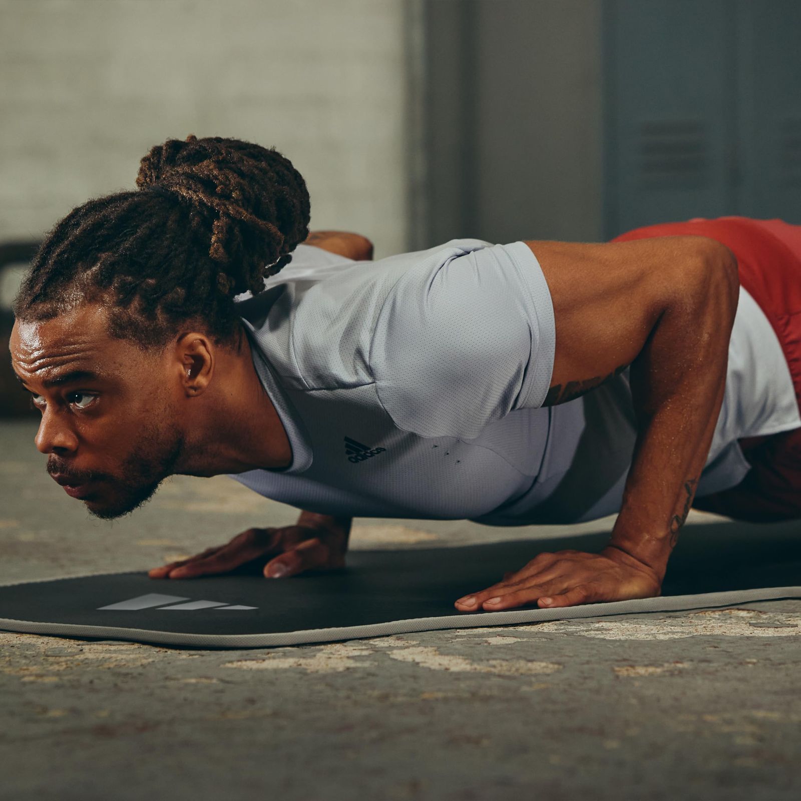 ADMT-12235 GR キャリーストラップ付き グレー 滑り止め 耐久性 幅広 厚め 10 mm トレーニングマット フィットネス ヨガ adidas アディダス