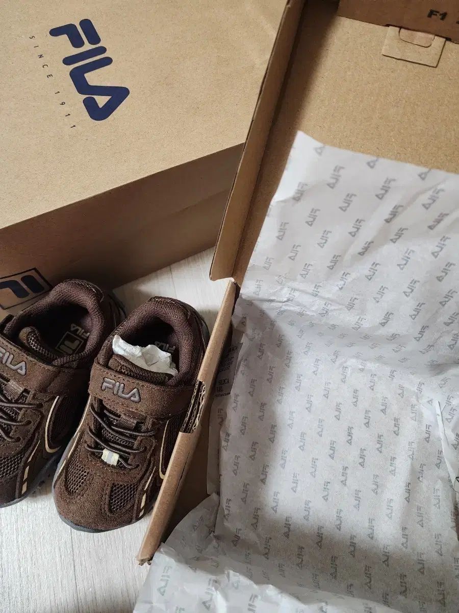 FILA フィラ キッズ エシャペ チョコ 140