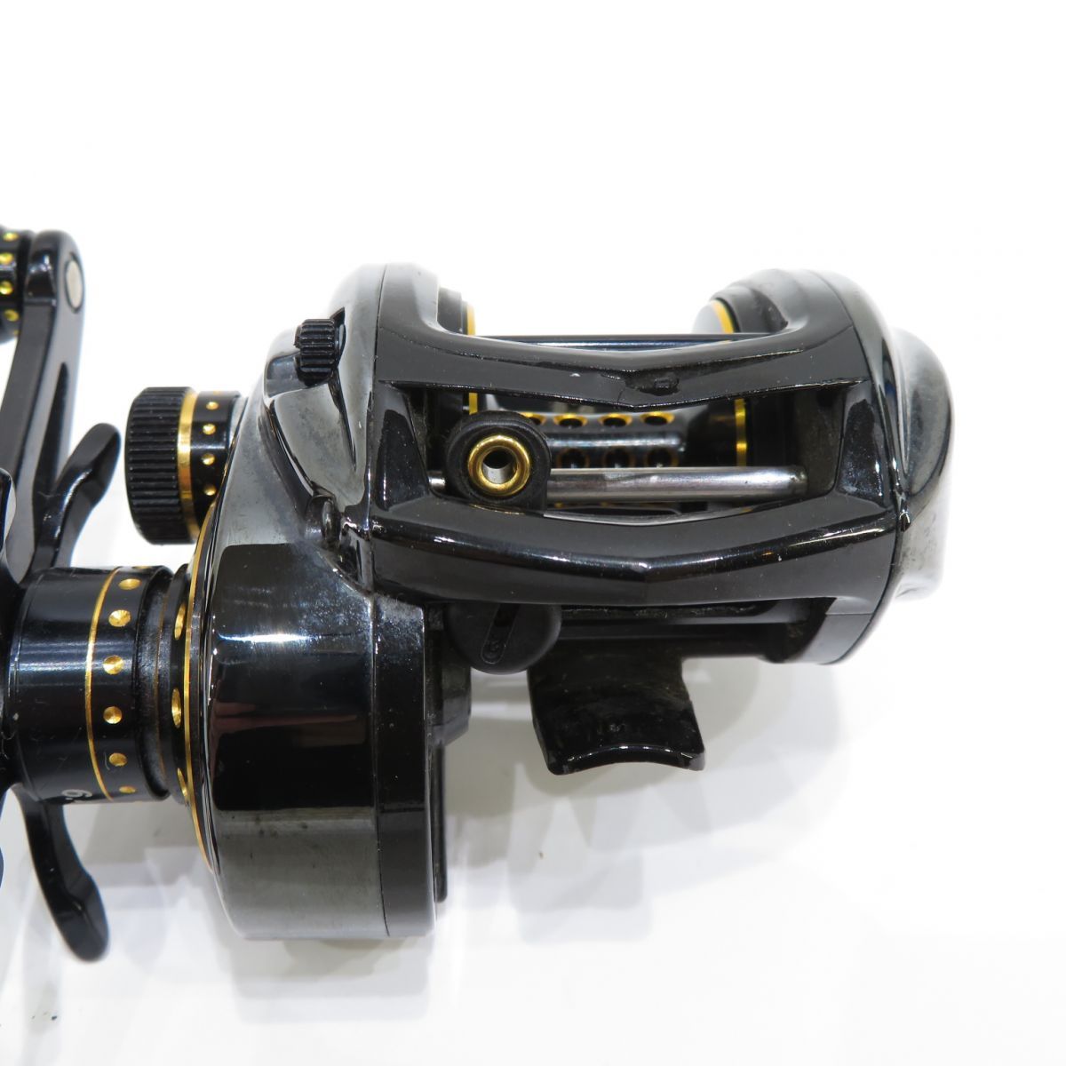 Abu Garcia アブガルシア Revo BLACK 6 レボ ブラック6 右ハンドル ベイトリール ※中古