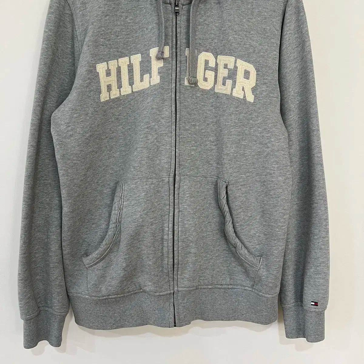 L Tommy Hilfiger(トミーヒルフィガー) フード付き ジップアップ