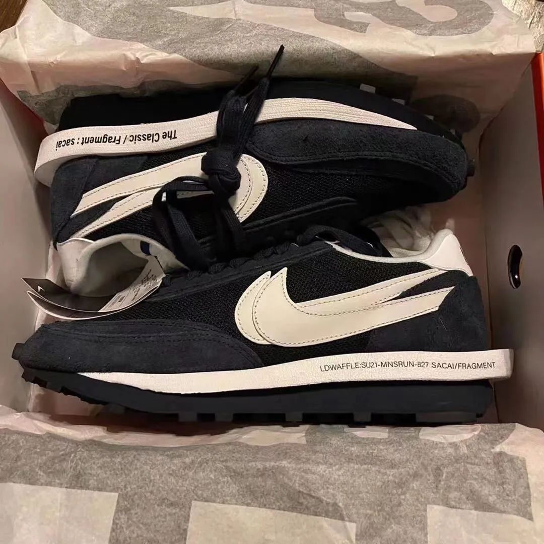 新品未使用ナイキ Fragment Design x Sacai x Nike LDWaffle スニーカー