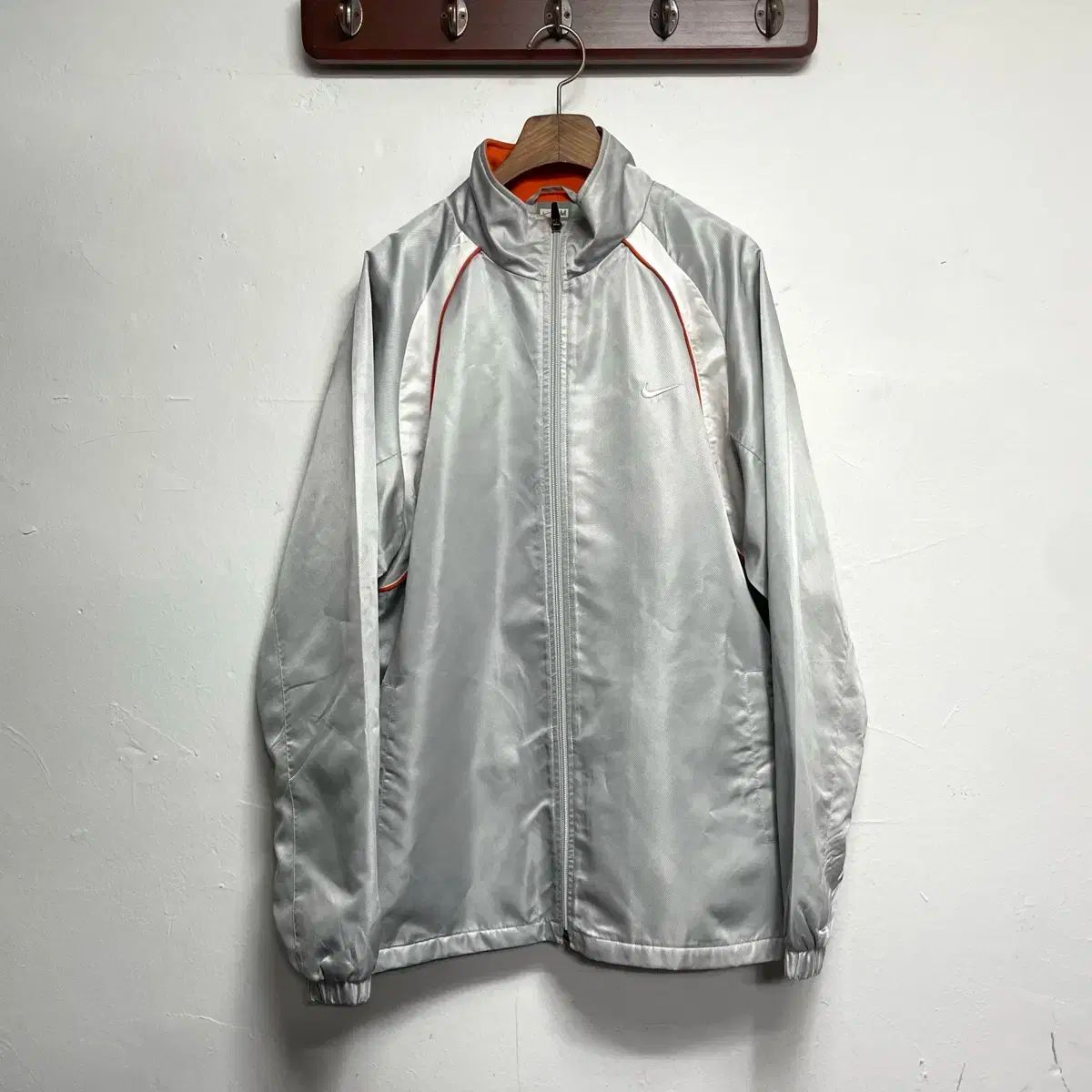 Nike(ナイキ） ジャパン オールドスクール シルバー ウインドブレーカー ジャケット