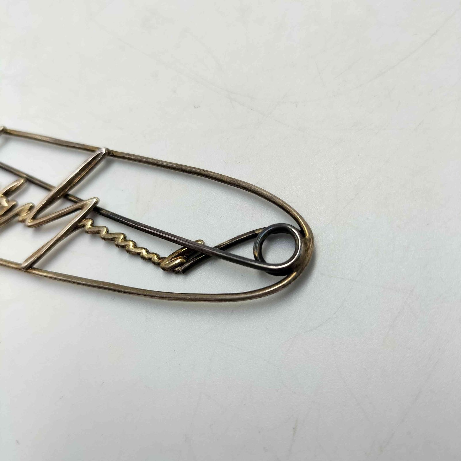 ヨウジヤマモト Yohji Yamamoto Signature Logo Pin ロゴ ピン