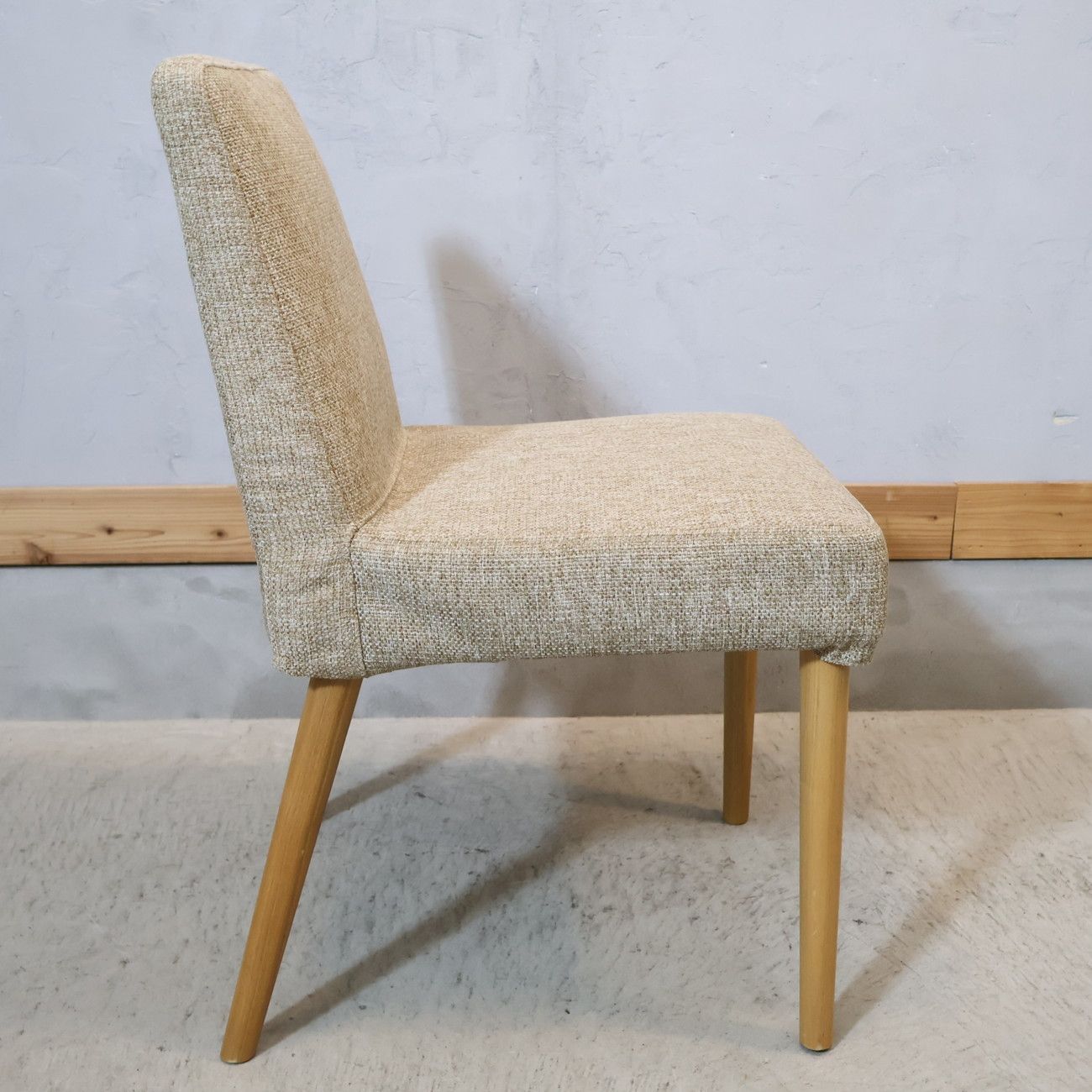 MOMO natural(モモナチュラル)のSTICK COVER CHAIR です。コンパクトなデザインの北欧スタイルダイニングチェア。カバーリングタイプでメンテナンス性も◎サイドチェアとしても♪ MOMO natural モモナチュラル STICK COVER CHAIR ダイニングチェア