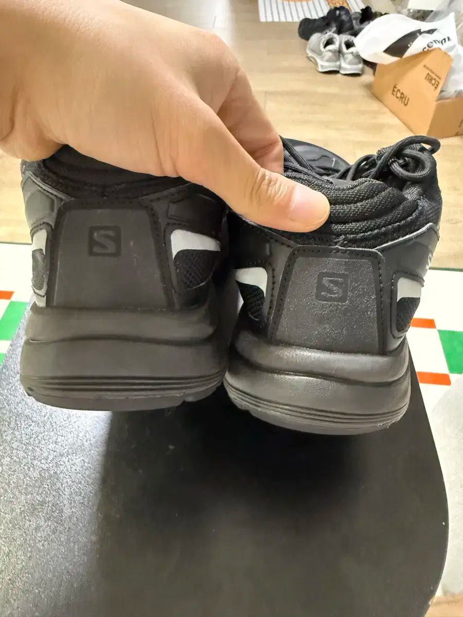 SALOMON サロモン