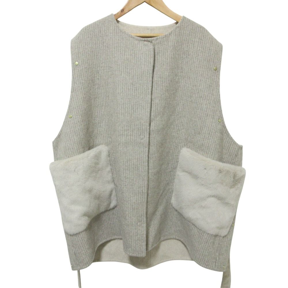 美品 24AW SEVEN TEN by MIHO KAWAHITO セブンテンバイミホカワヒト リバーシブル3WAYファージレ ベスト S グレージュ レディース 古着 中古 美品 24AW SEVEN TEN by MIHO KAWAHITO セブンテンバイミホカワ