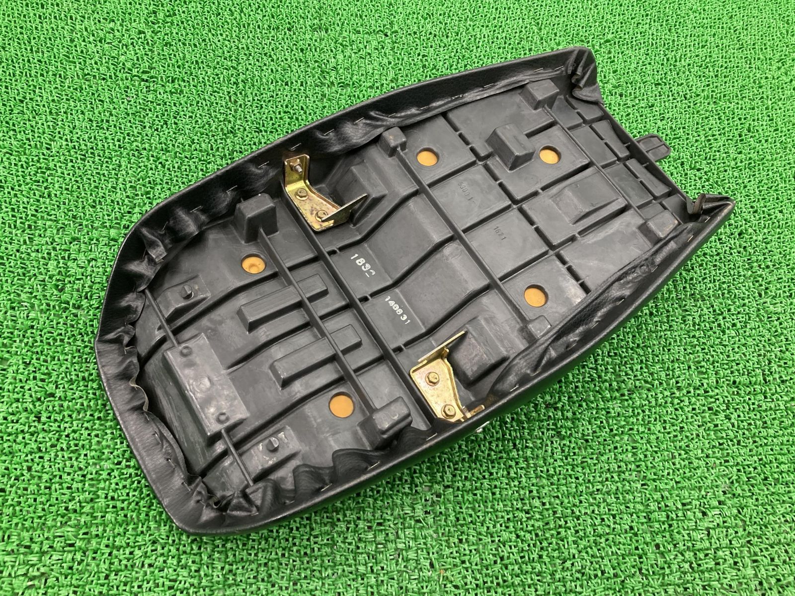 ゼファー750・ZR750C ・純正 シート (破れ無し・53001-1621)