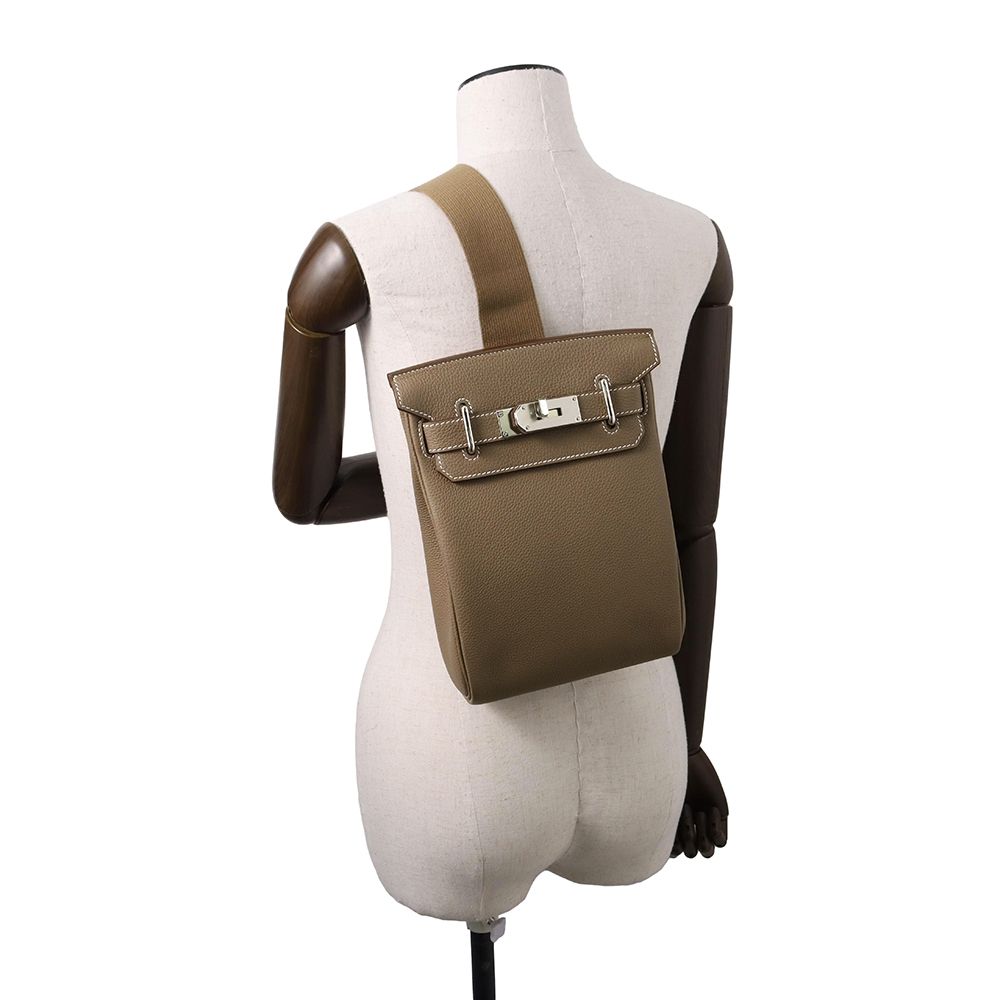 エルメス ボディバッグ ケリー アッカドPM エトゥープ/シルバー金具  