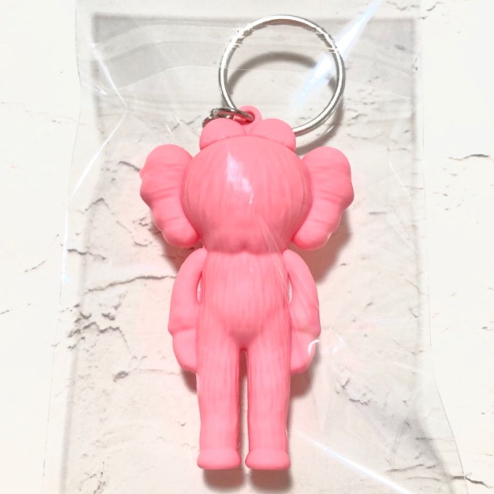 新品 kaws キーホルダー ピンク セサミストリート カウズ KAWS