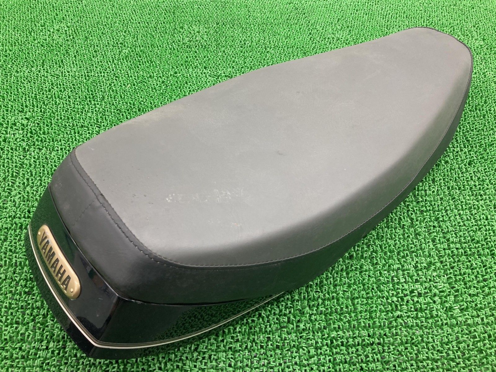 SR400 シート 紺M ヤマハ 純正 バイク 部品 1JR RH01J 破れ無し コンディション良好 品薄 希少品 車検 Genuine 【中古】 71 SR400 シート 紺M ヤマハ 純正 バイク 部品 1JR RH01J 破れ無し