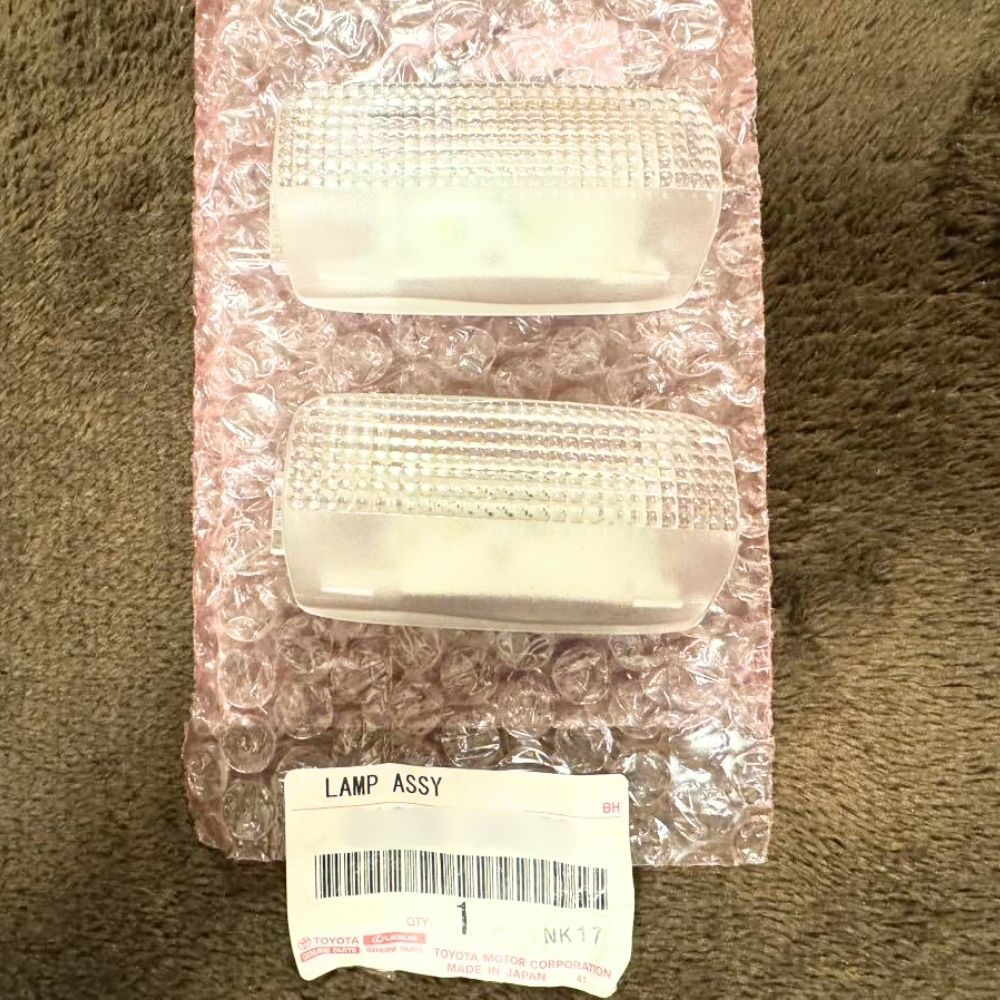 トヨタ 新品 純正 TOYOTA 正規 未使用 ドア ランプ ランドクルーザー VDJ200 クラウン  GRS210 GRS211 Lexus GS300 ARL10 パーツ エンジン タイヤ カスタム 