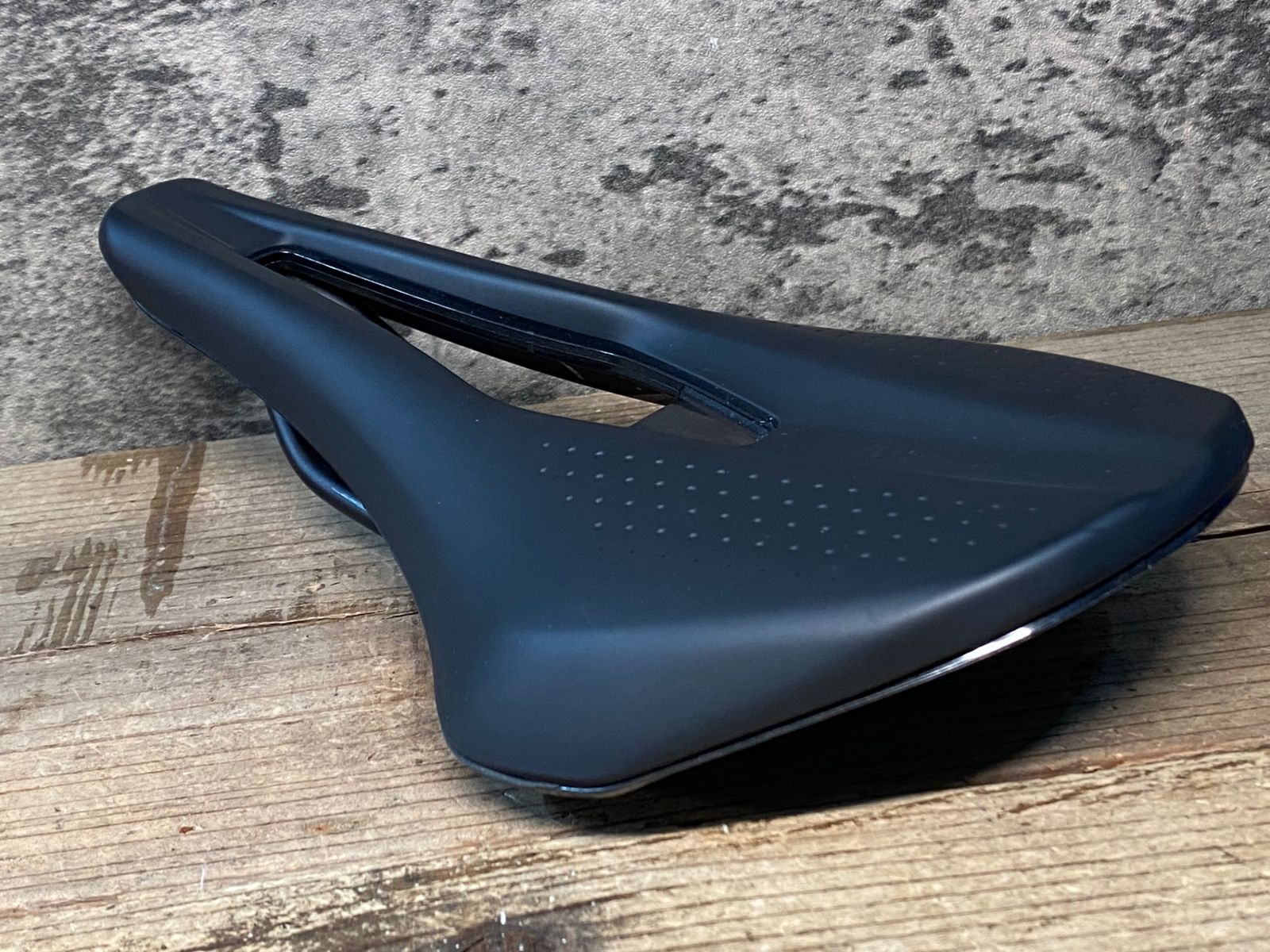 JG383 フィジーク fizik TEMPO ARGO R5 サドル 黒 150mm