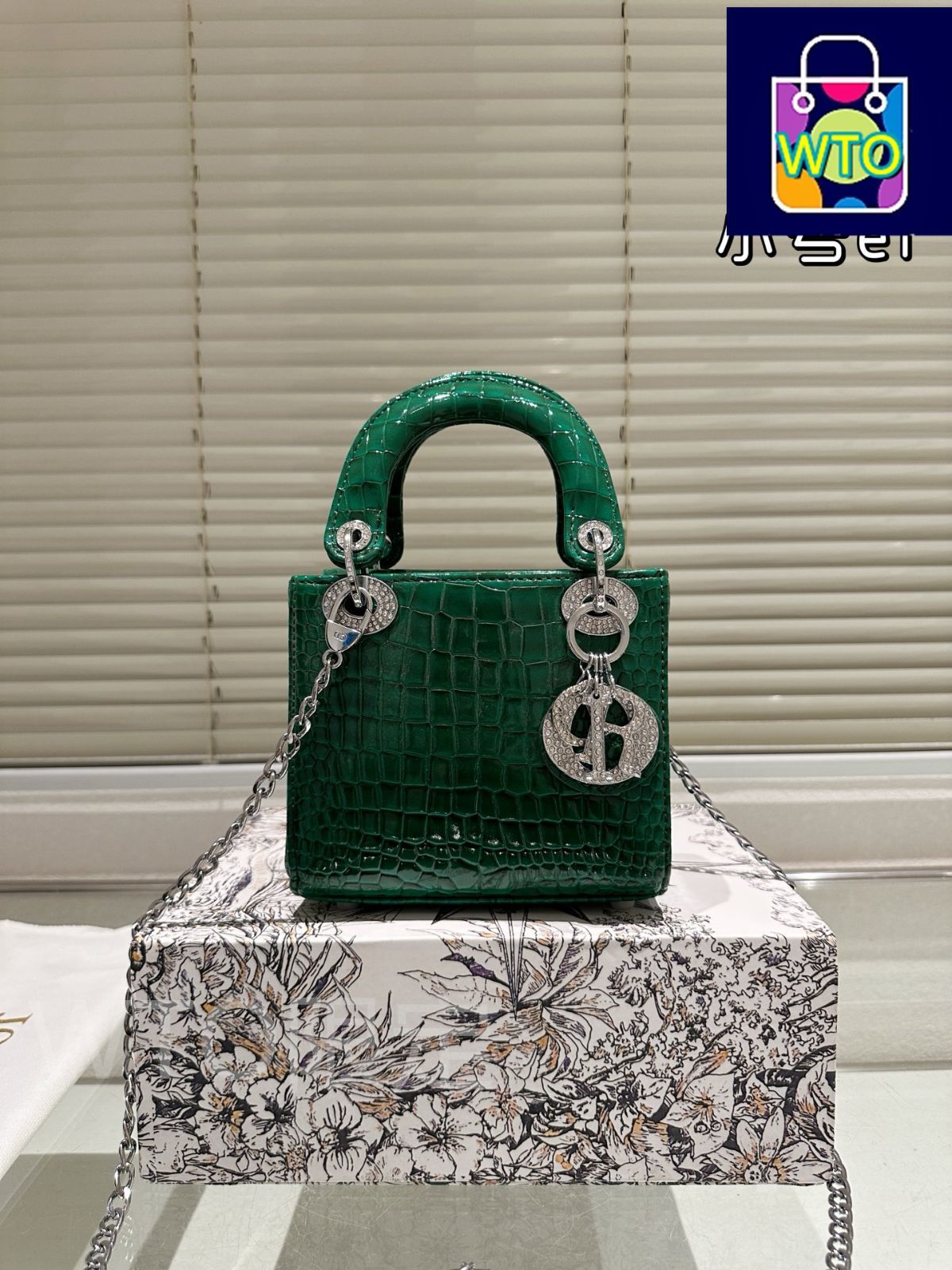 今日特価】Dior Lady Dior Bag with Folding Gift Box