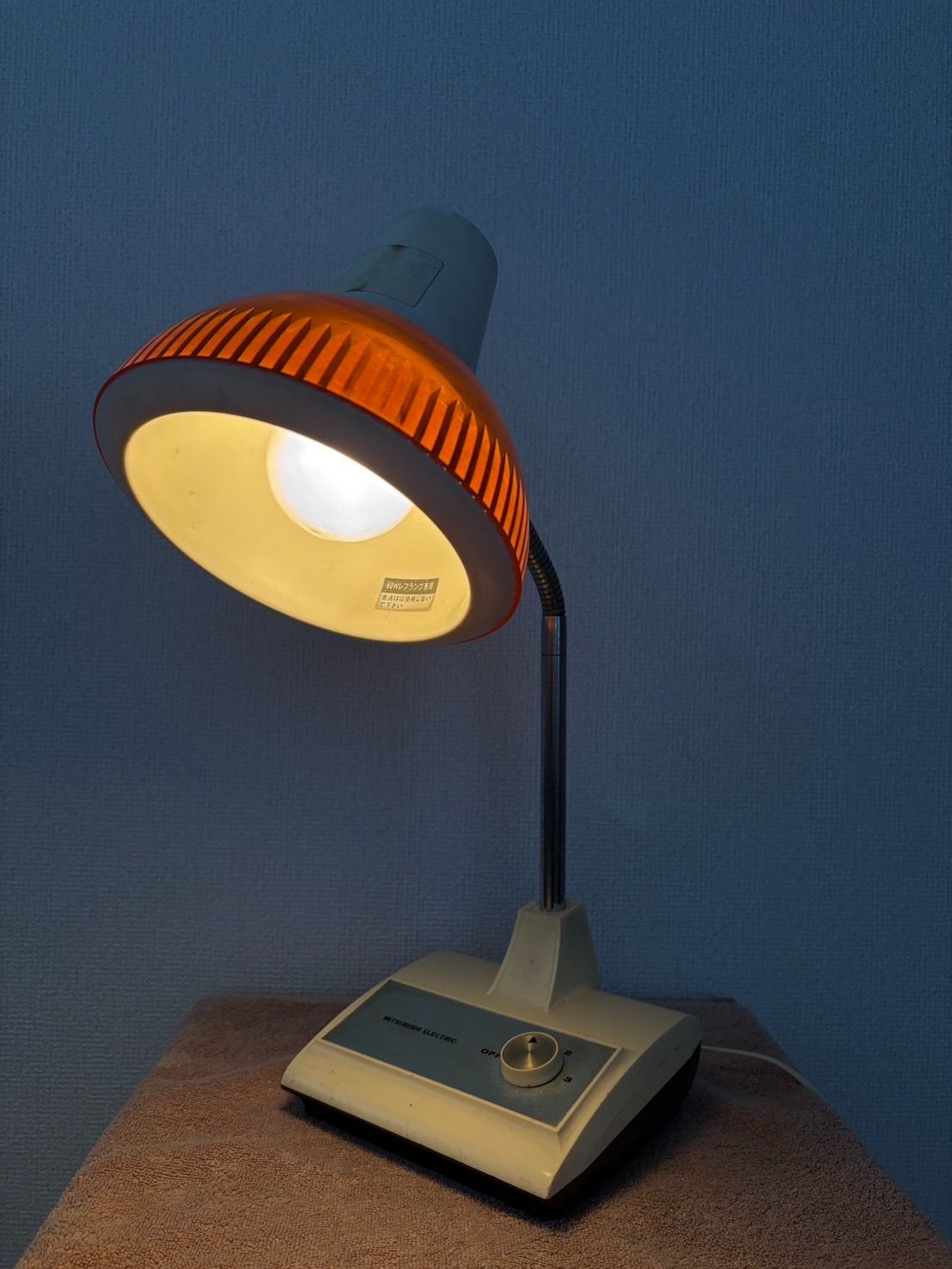 白熱灯スタンド 昭和レトロ オレンジ 三菱電機 - メルカリ