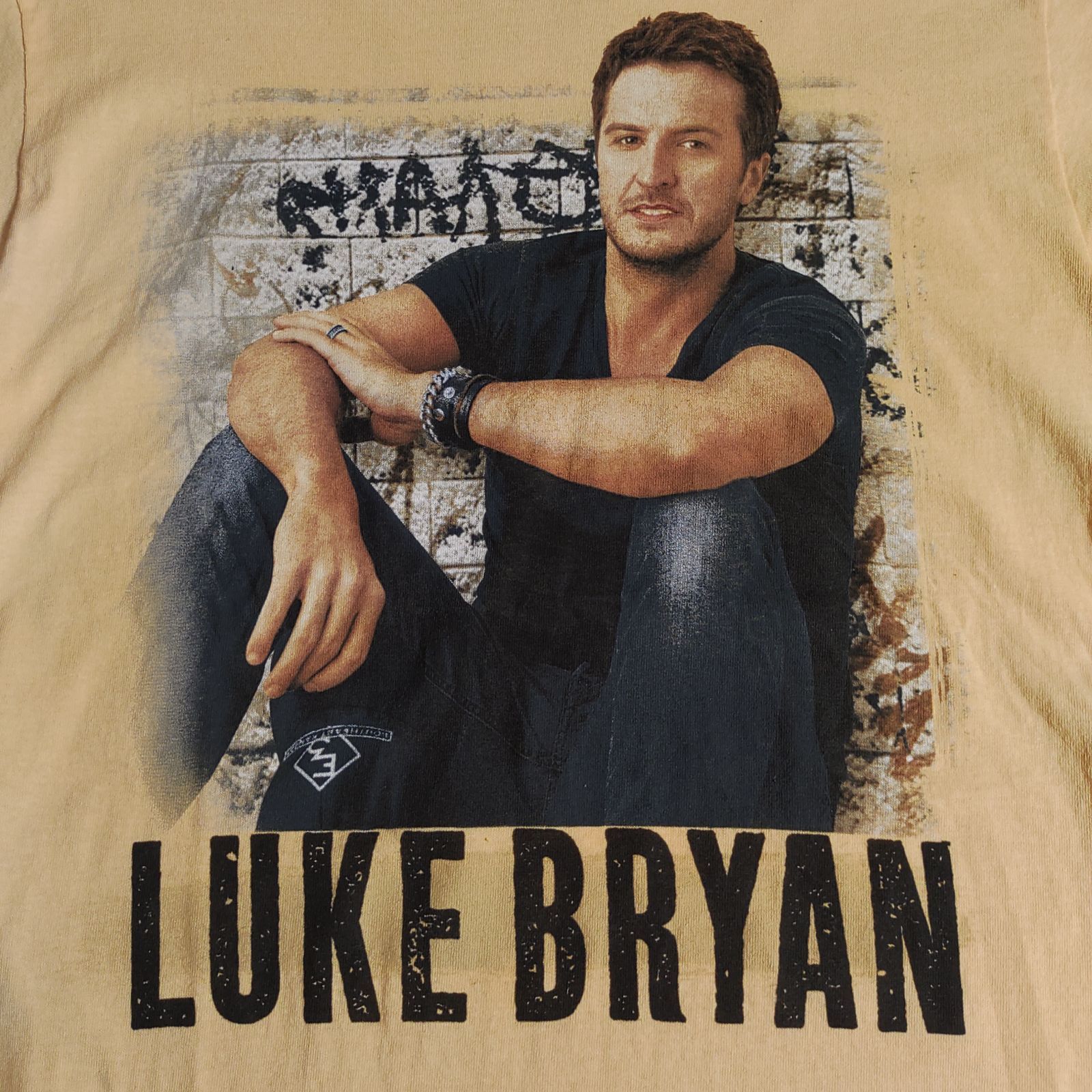 ○LUKE BRYAN ルークブライアン GILDAN 黄色 Tシャツ 古着 - メルカリ