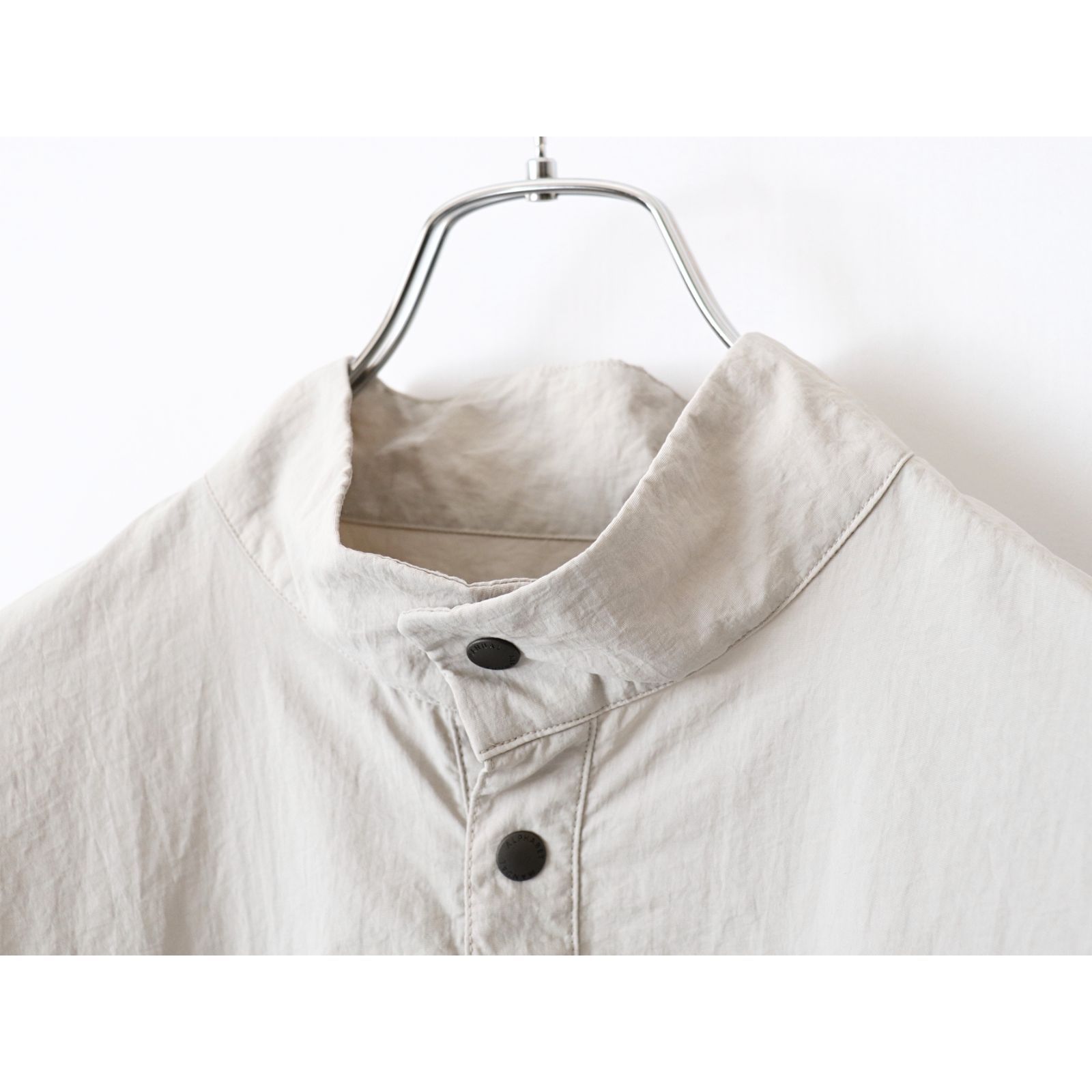 MANUAL ALPHABET / LIGHT SHELL SNAP TEE - GREGE マニュアル 