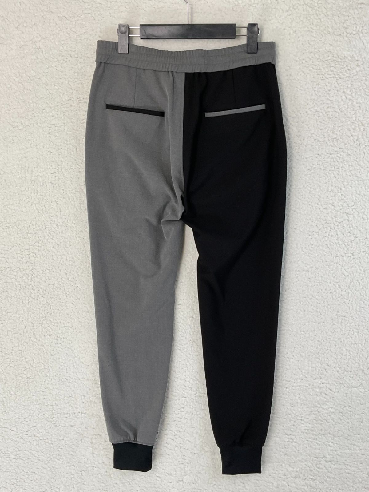 【未使用】AKM 2WAY CRAZY RIB SLACKS サイズM 未使用 AKM M ブラック x ダークグレー 2WAY THERMO TWILL CRAZY