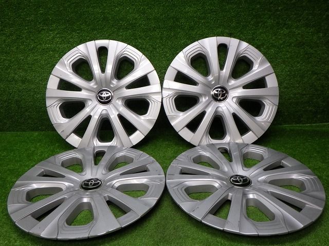 トヨタ　ZVW50/51/55　プリウス　純正　ホイールキャップ　4枚　15インチ　241105032