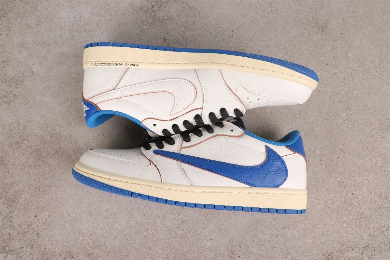 今日特価】Air Jordan エアジョーダン aj1 Travis Scott x