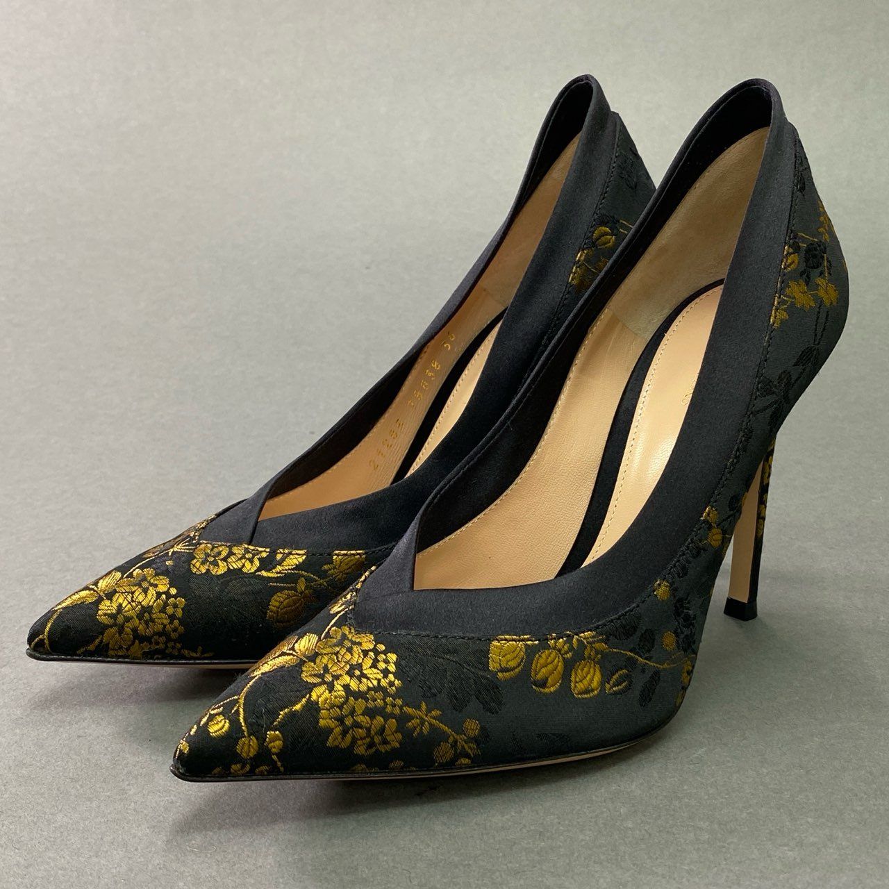 1b28 Gianvito Rossi ジャンヴィトロッシ 《美品》 ポインテッド 1b28 Gianvito Rossi ジャンヴィトロッシ 《美品》 ポインテッド