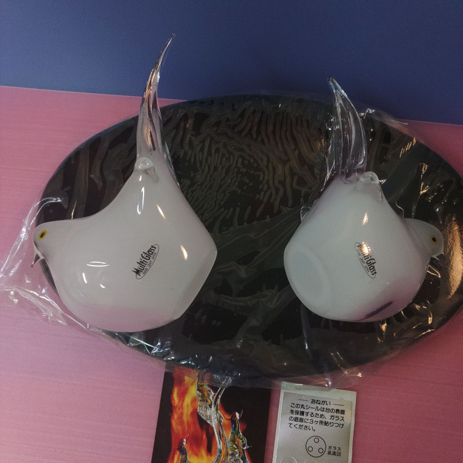 伝統工芸品「マルティグラス（福岡積層工芸ガラス）」の鳥の置物