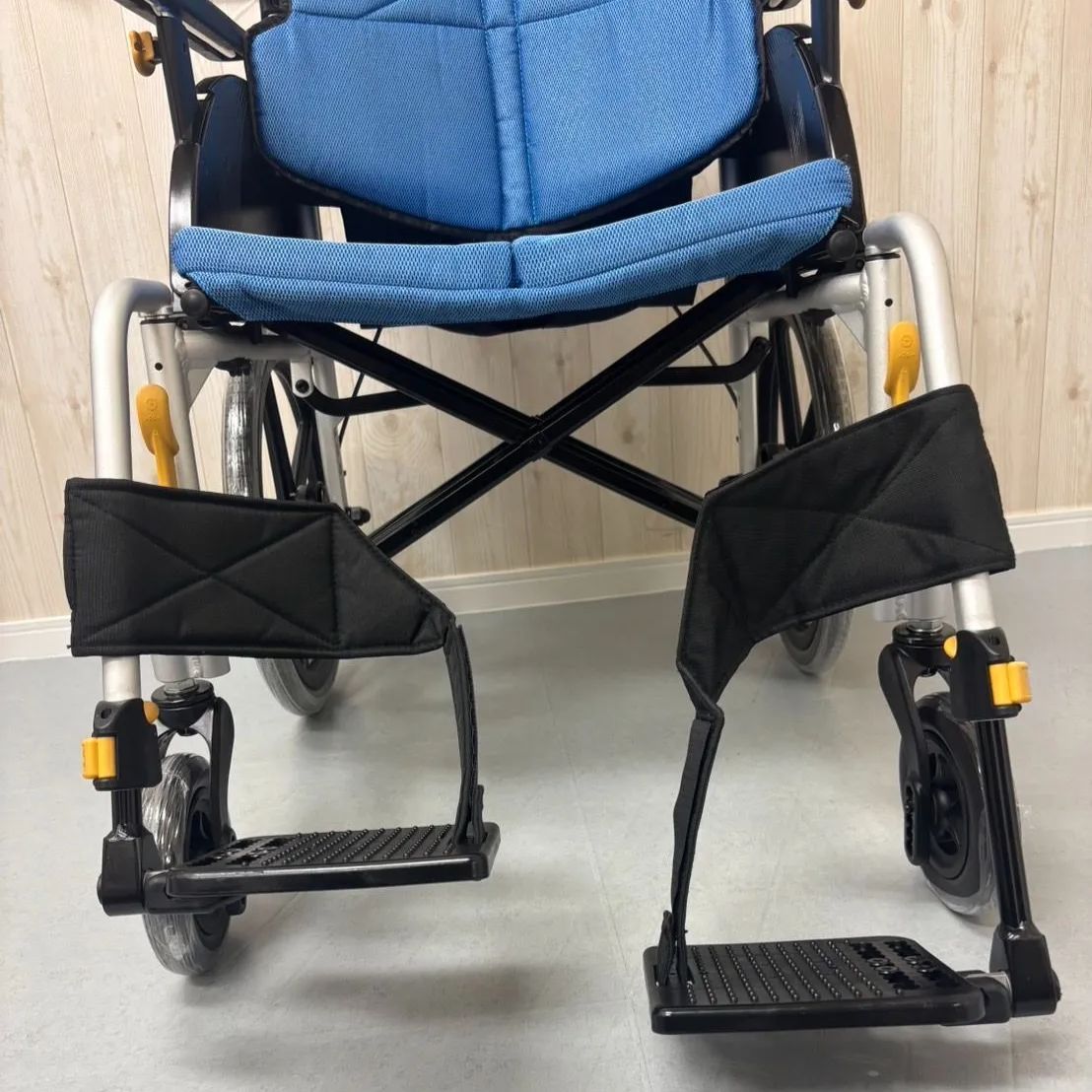 アルミ製自走式車椅子