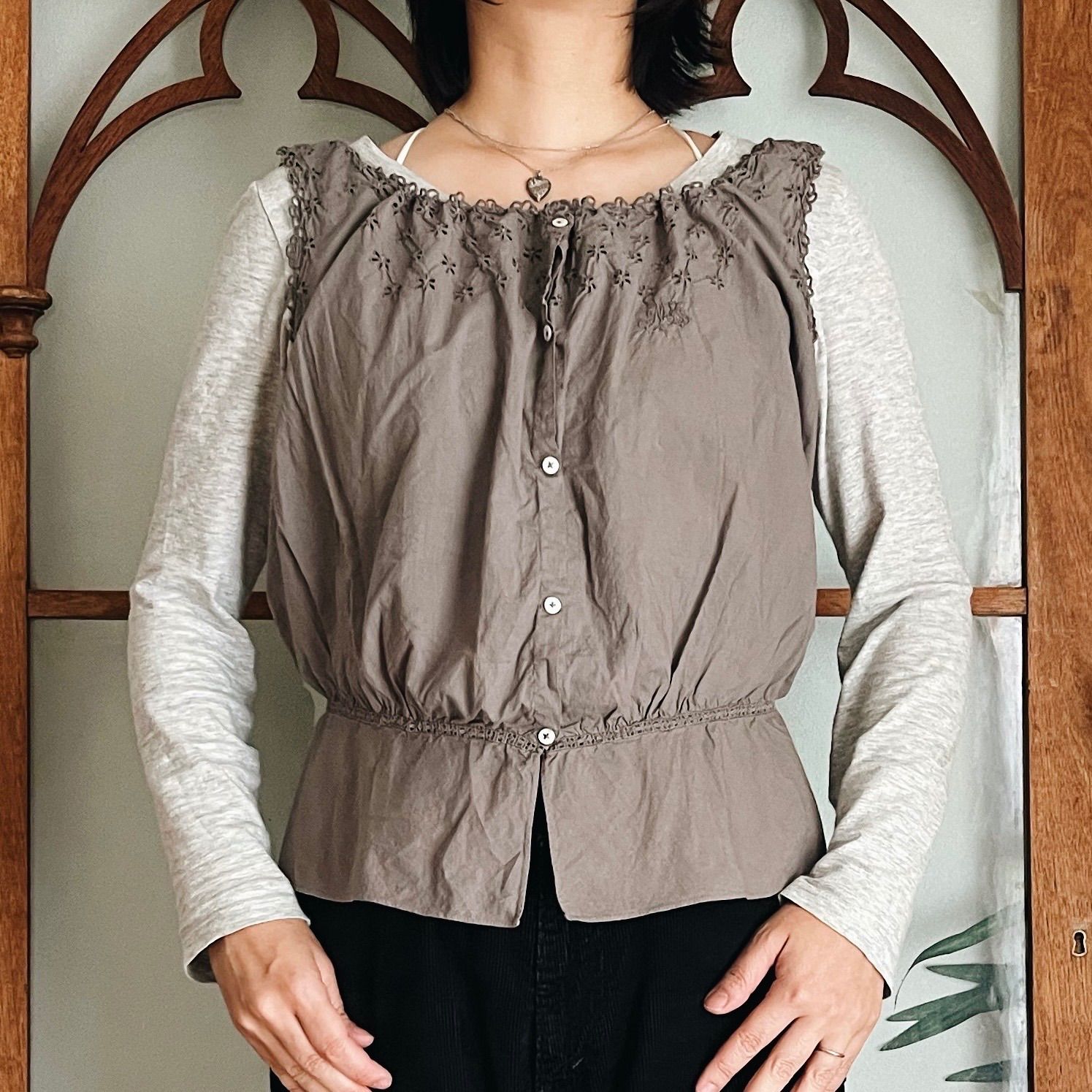 20 s フランス アンティーク グレー後染め レース イニシャル刺繍 ノースリーブ m254