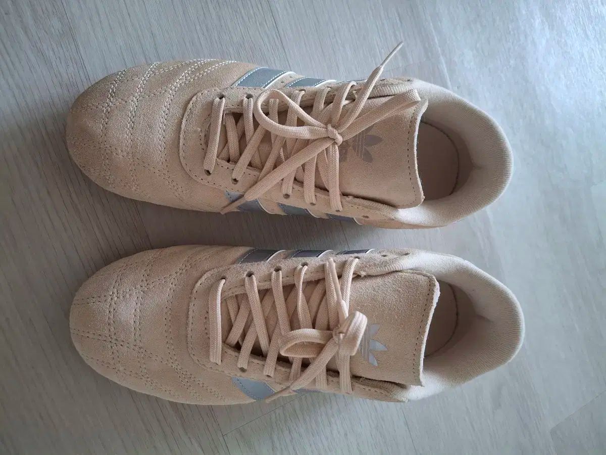 adidas アディダス スエード スニーカー アイボリー 245