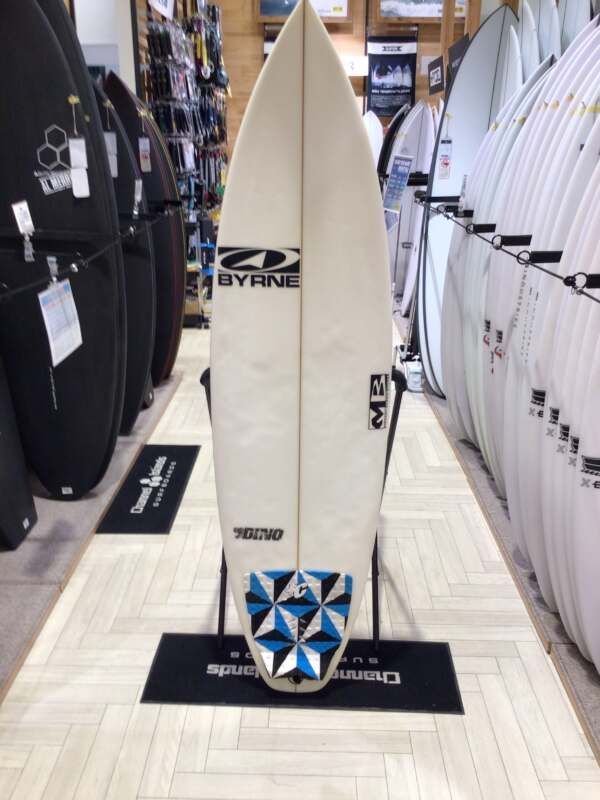 お得，HOT (SUMMER SALE)中古サーフボード【BYRNE】DINO5'10 1/2