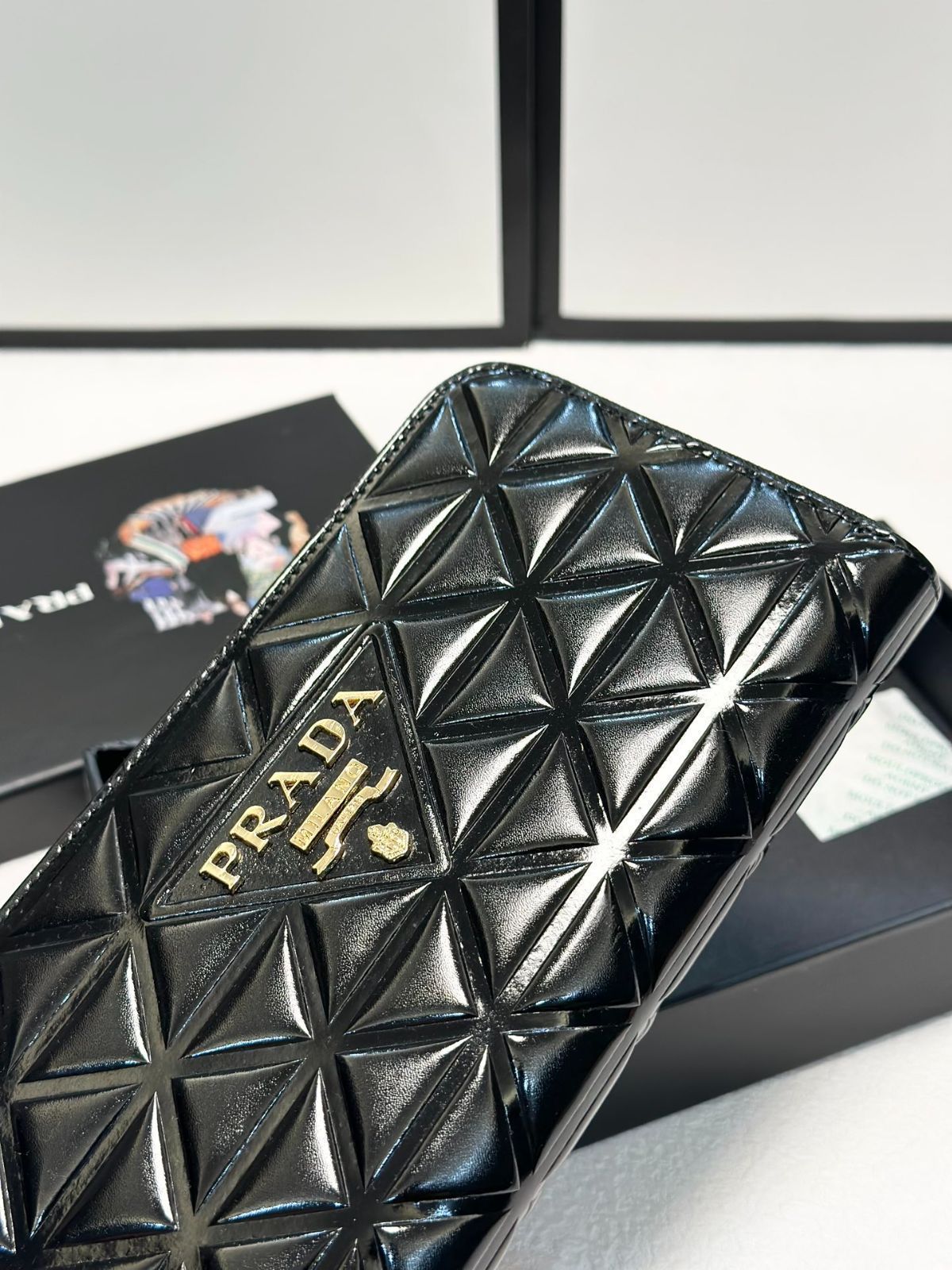 今日特価】PRADA プラダ ブラック シングルジッパー クラッチ