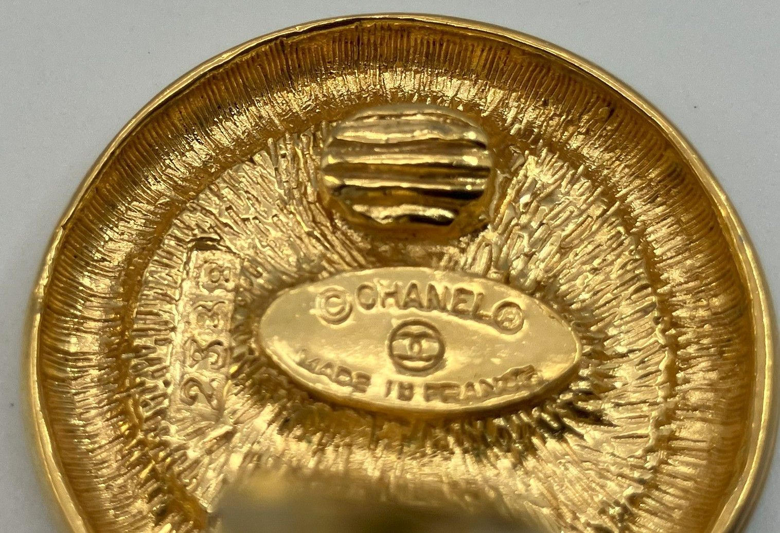 CHANEL シャネル イヤリング 片耳のみ CCロゴ ラウンド ゴールドトーン