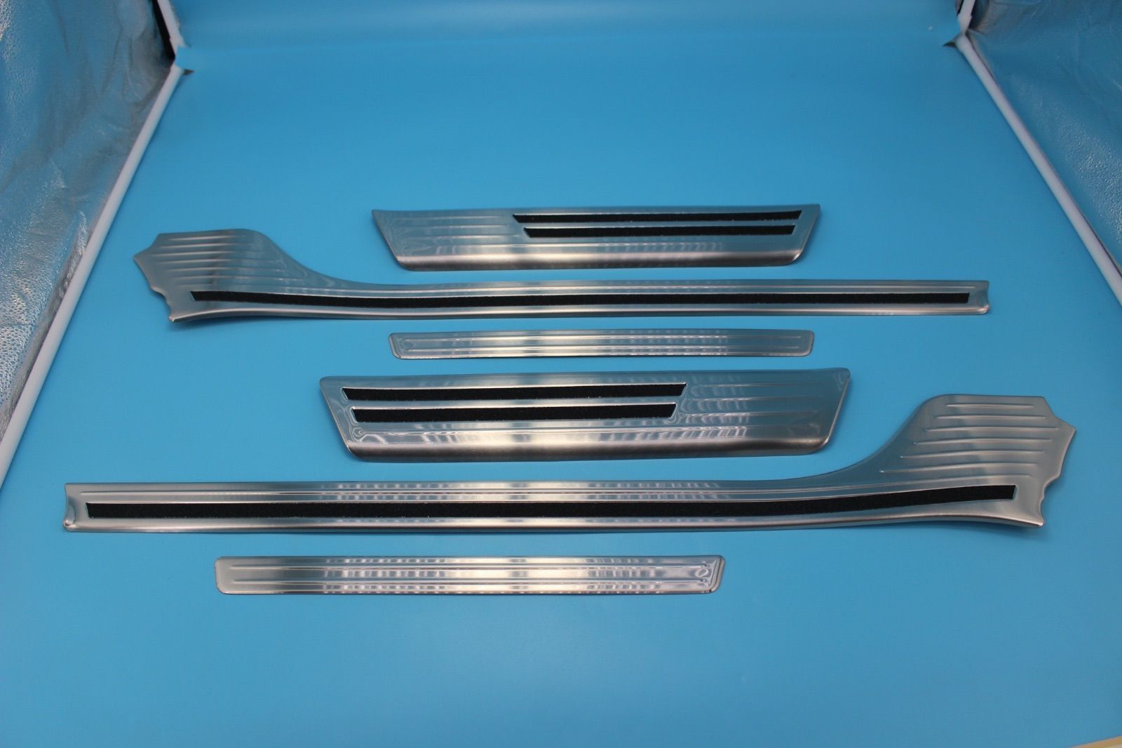 ヴォクシー90系VOXY ノア90系 スカッフプレート