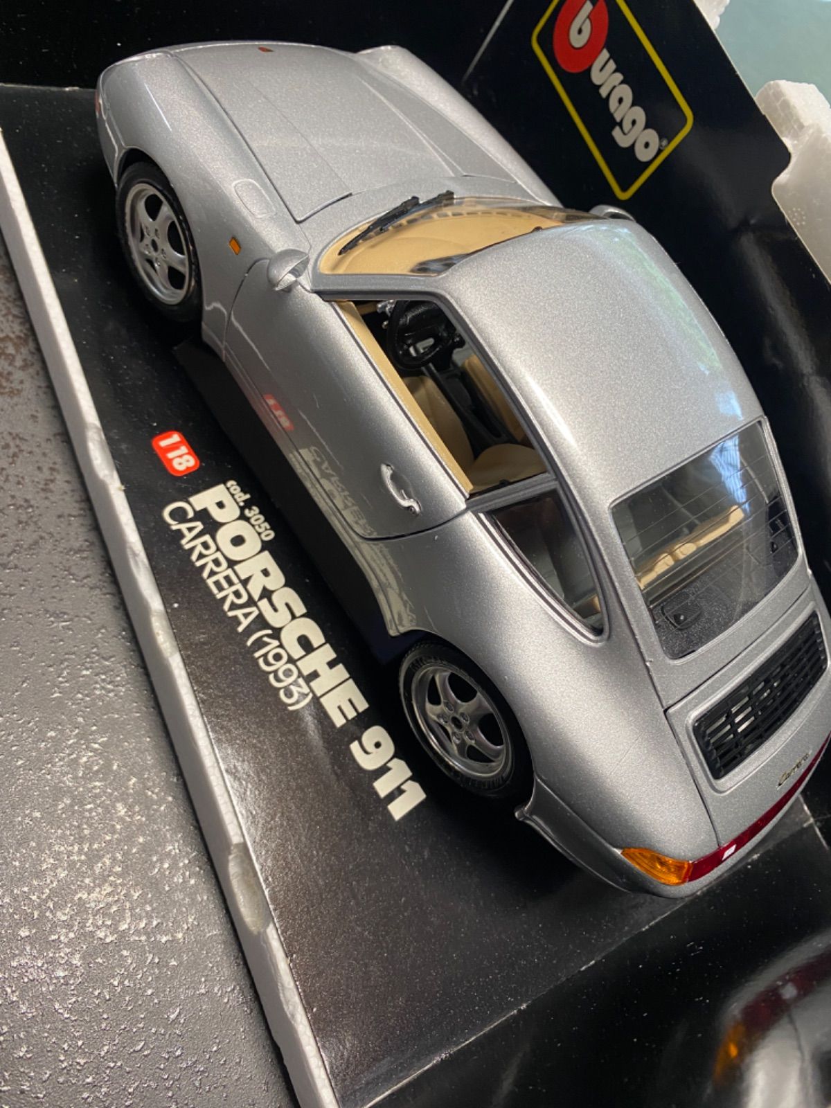 ブラゴ　ポルシェ911 カレラ　1993 ブラーゴ Burago 1/18 ポルシェ911(CARRERA1993) シルバー