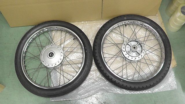 カブ 50 FI カスタム AA01 の ホイールセット 1747368208