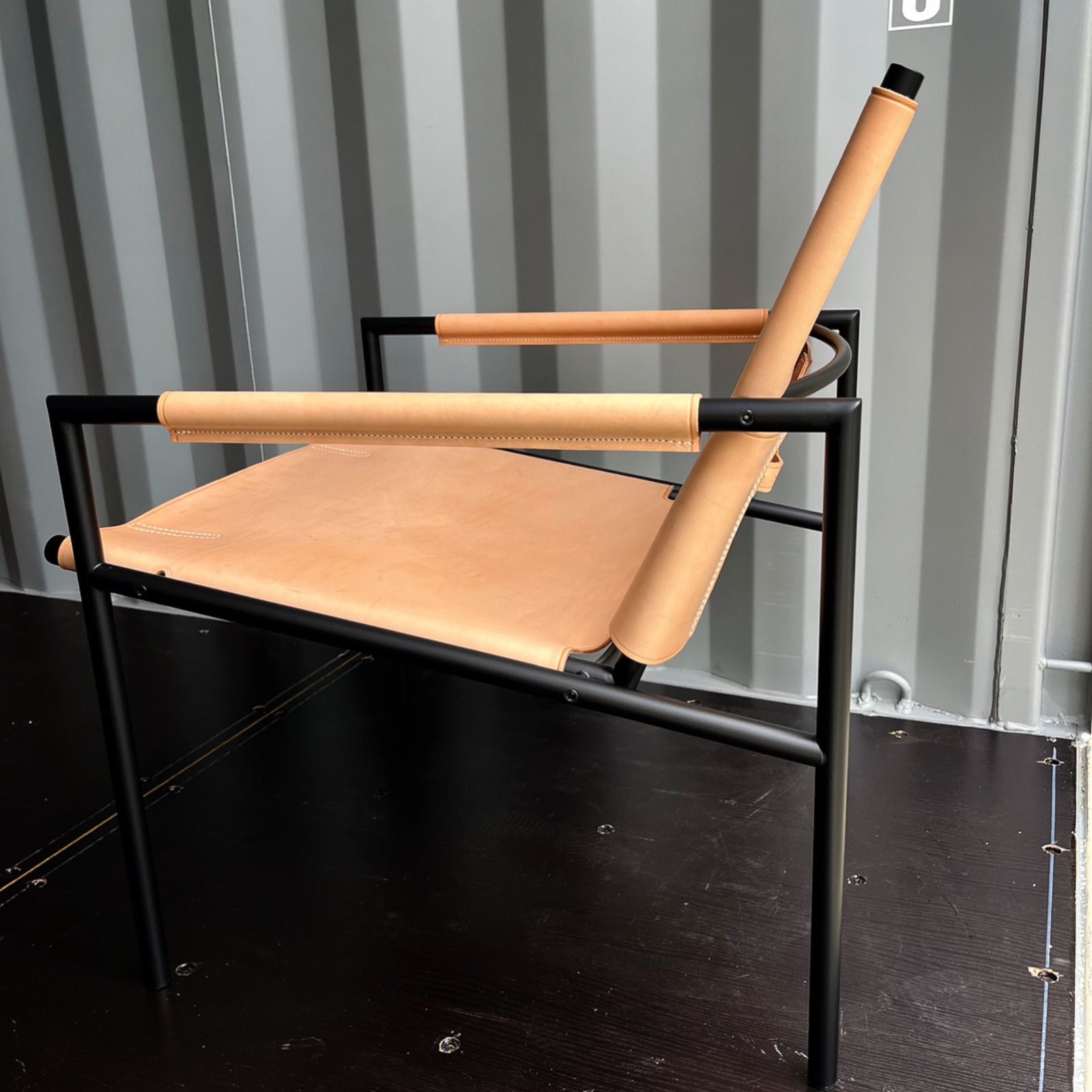 取付無料！スペクトラム SZ02 モダン オランダ 本革ナチュラルイージーチェア 取付無料！スペクトラム SZ02 モダン オランダ 本革ナチュラル