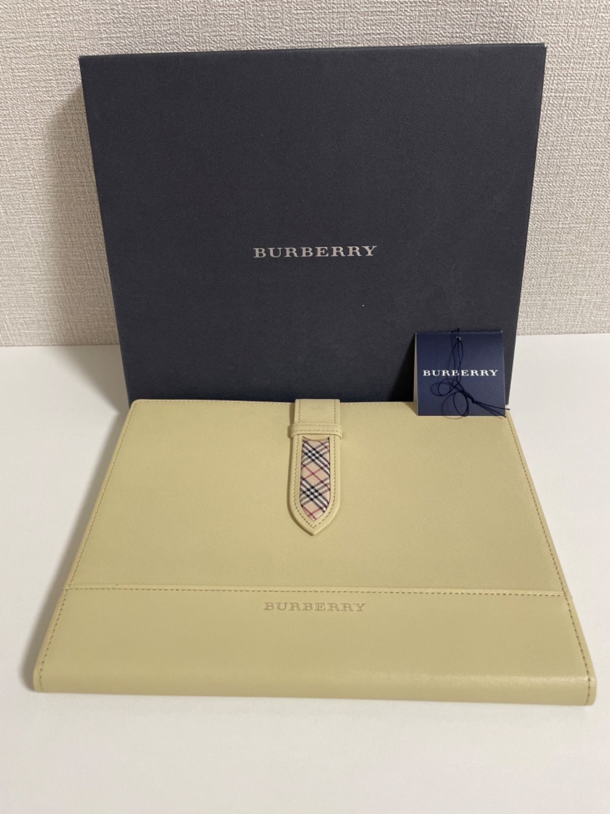 バーバリー ダイアリー A5サイズ 革 ベルト付 BED102