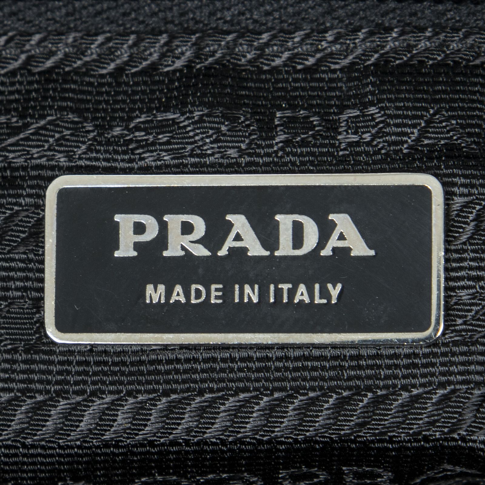 プラダラージフラップメッセンジャー黒ナイロンキャンバスA